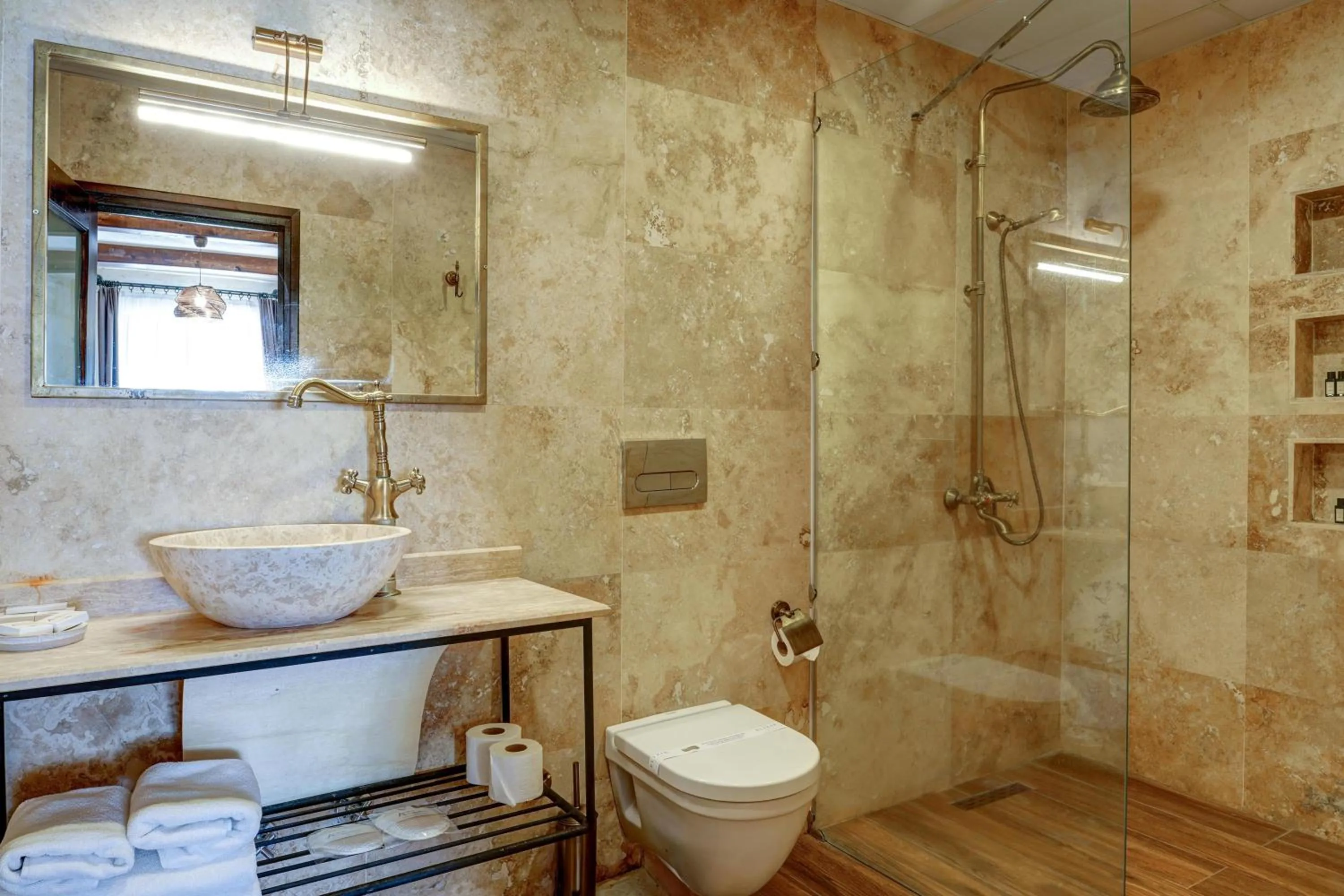 Shower in A La Mode Cappadocia