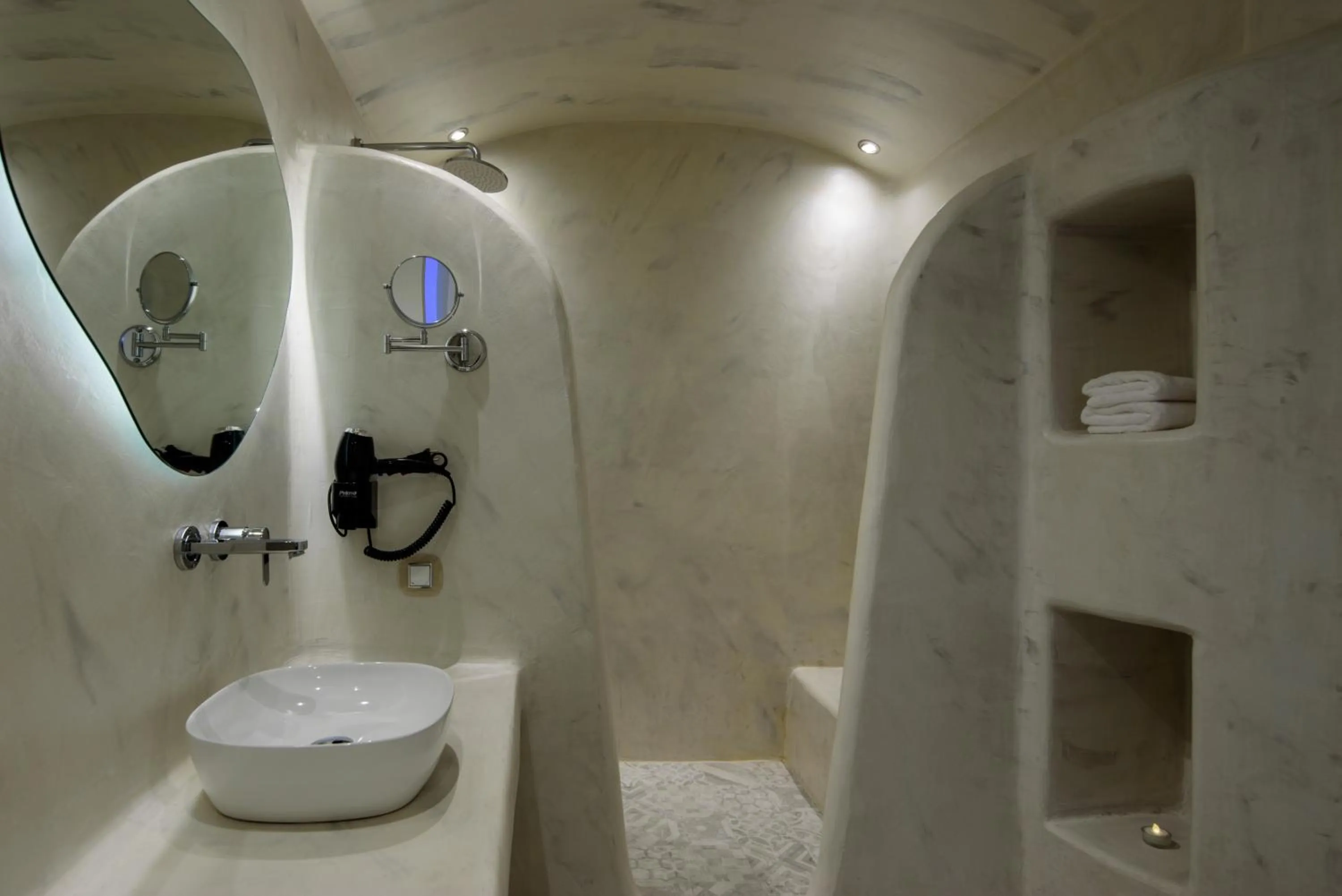 Shower in Acro Blue Luxury Villas