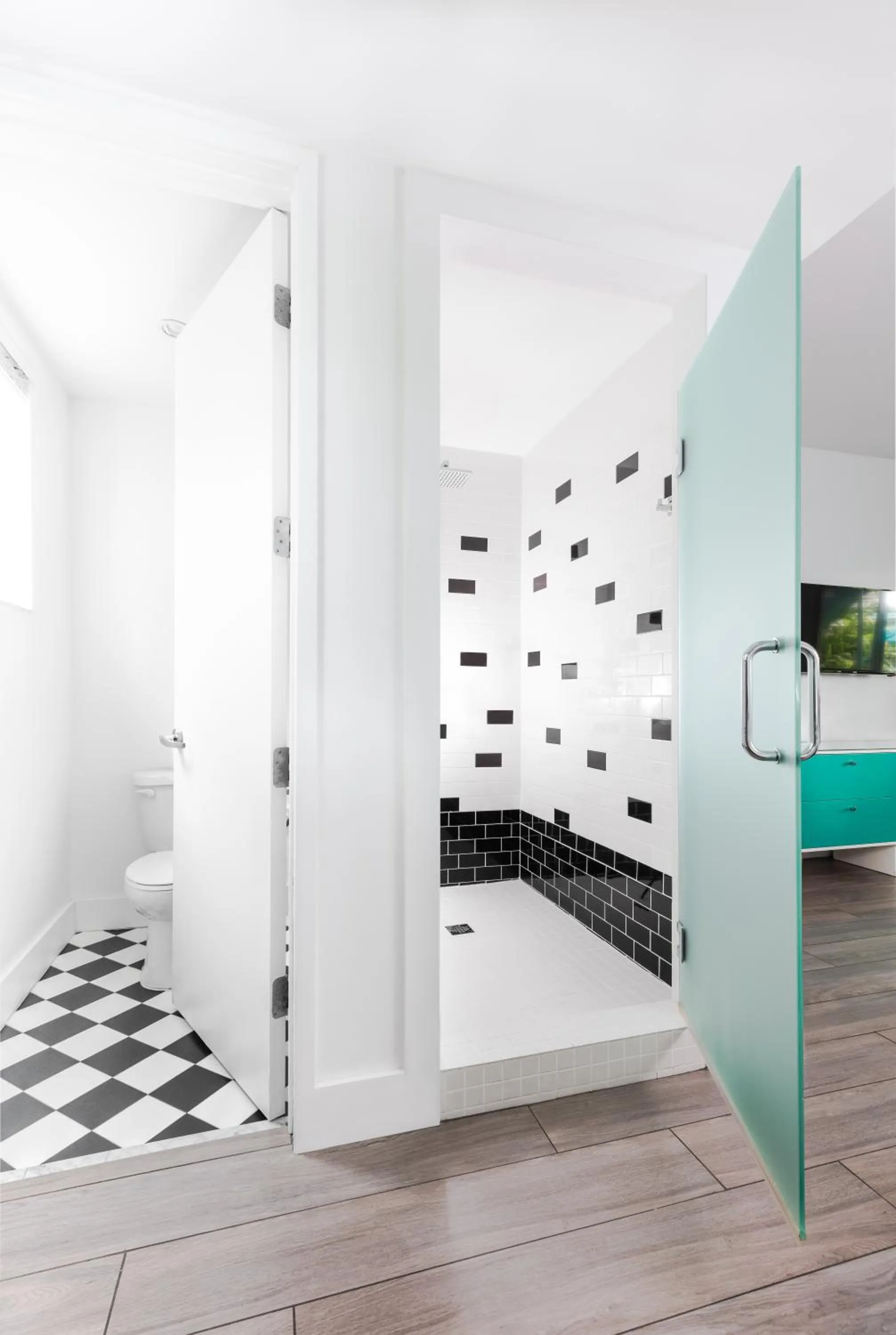 Shower in The Vagabond Hotel Miami