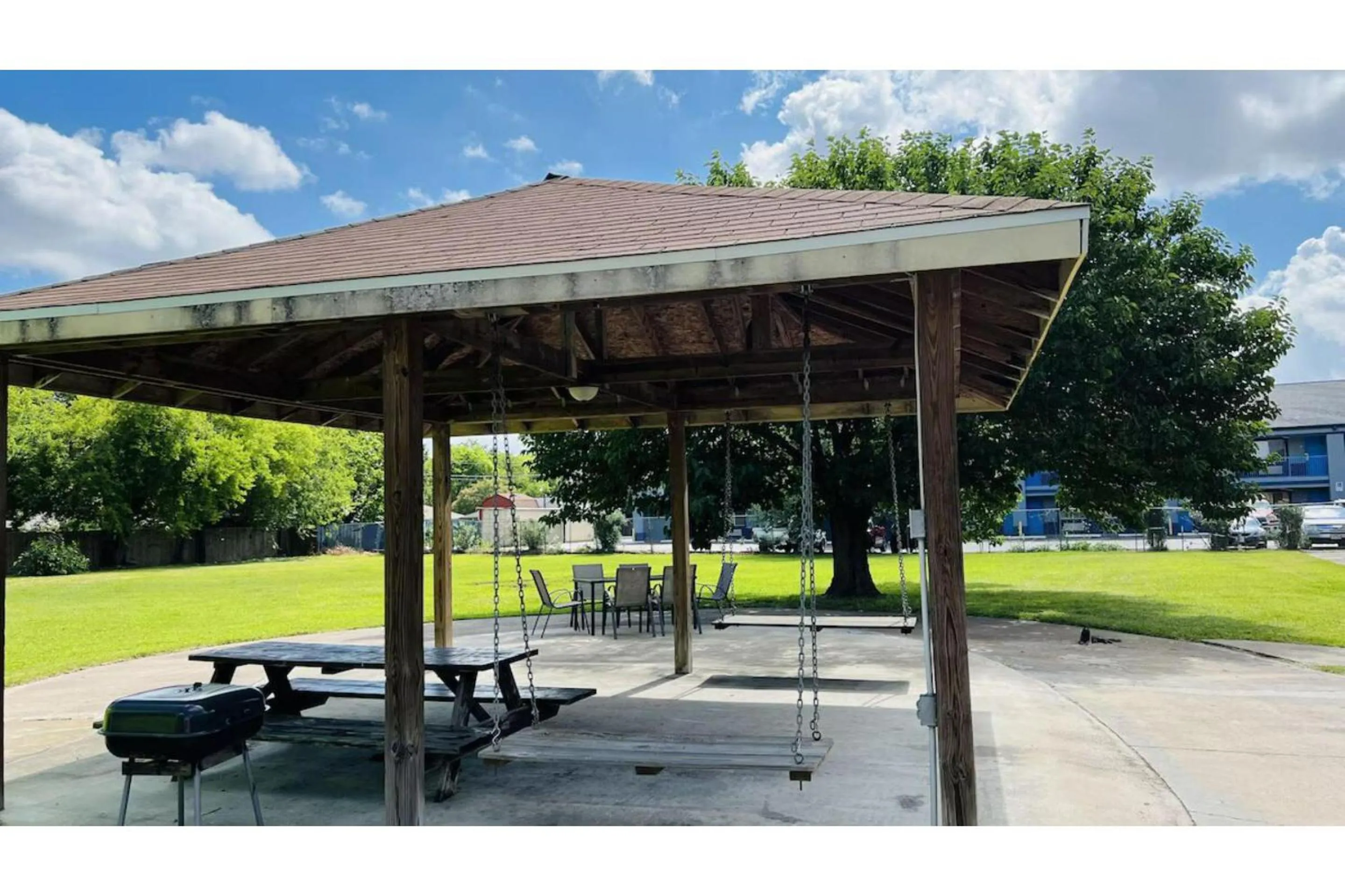 Area and facilities in Regency Inn & Suites Houston East I 10