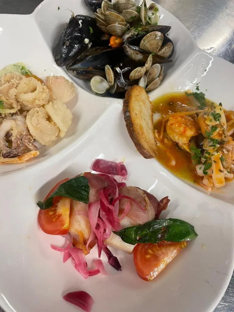 Restaurant/places to eat in Hotel Dream