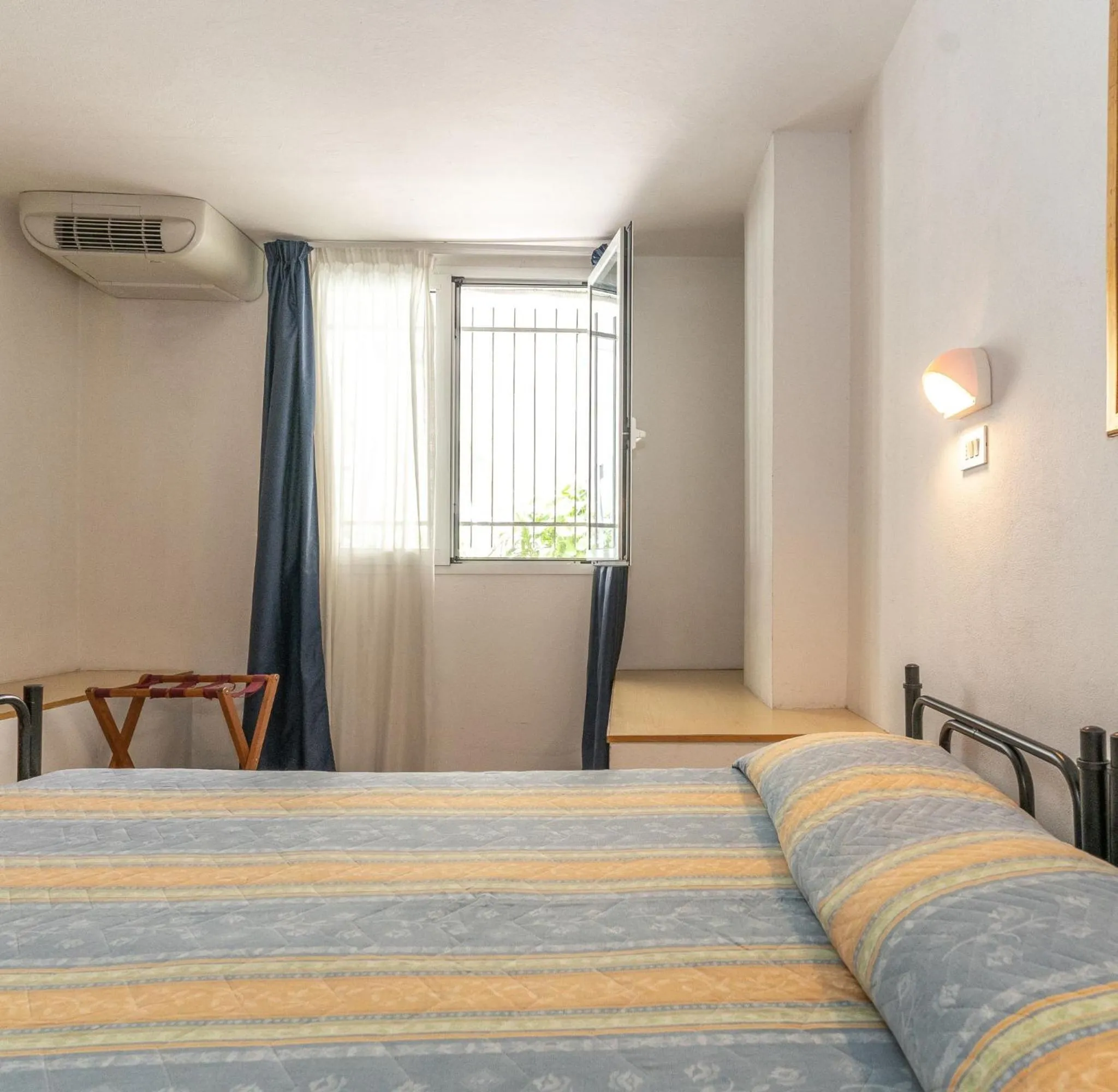 Photo of the whole room, Bed in Hotel Villa Isola
