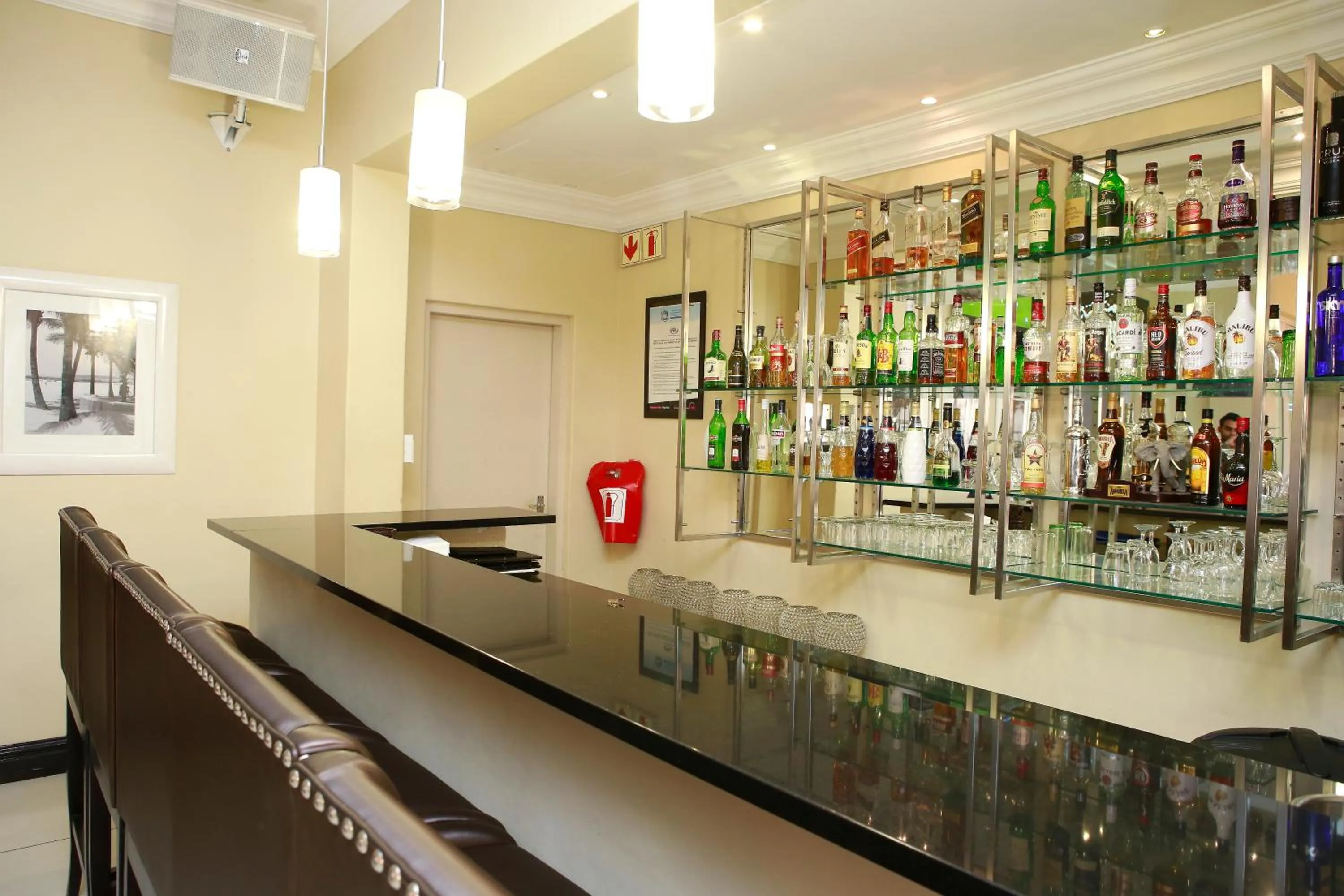 Restaurant/places to eat in Pavilion Hotel Durban
