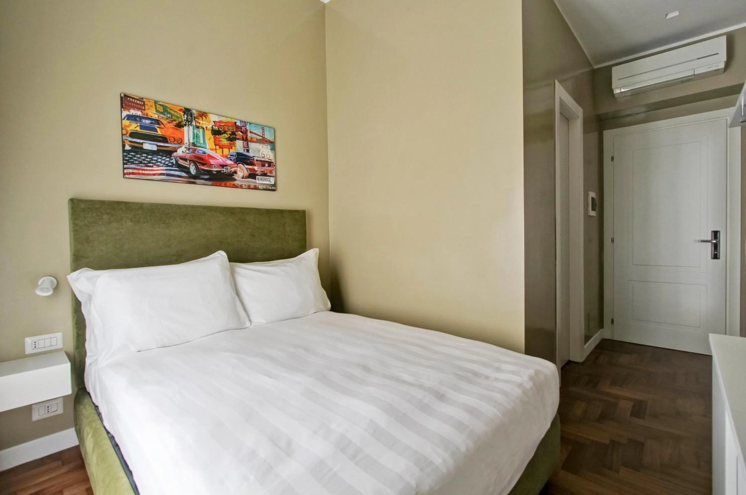 Bed in The river corner