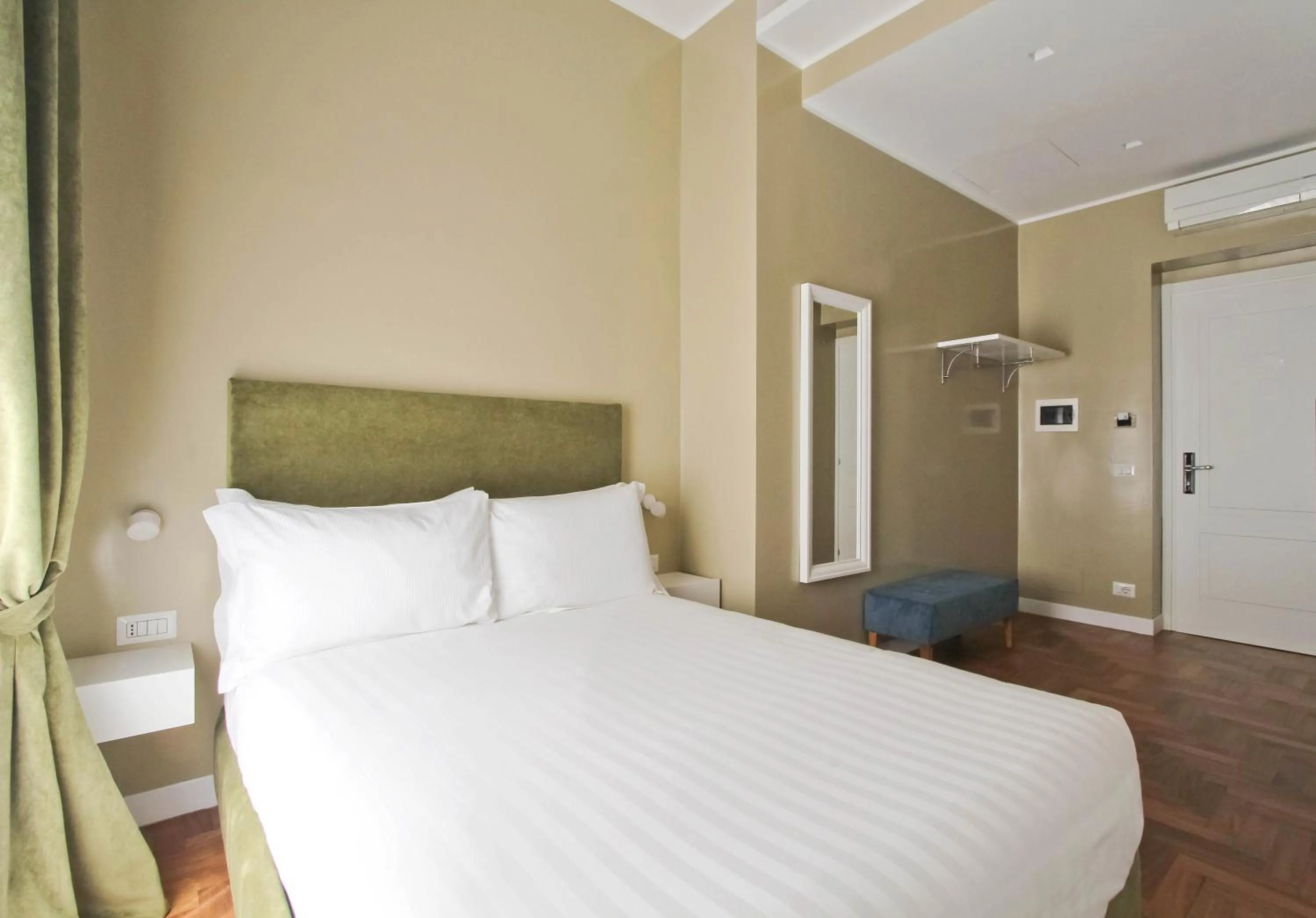 Bed in The river corner