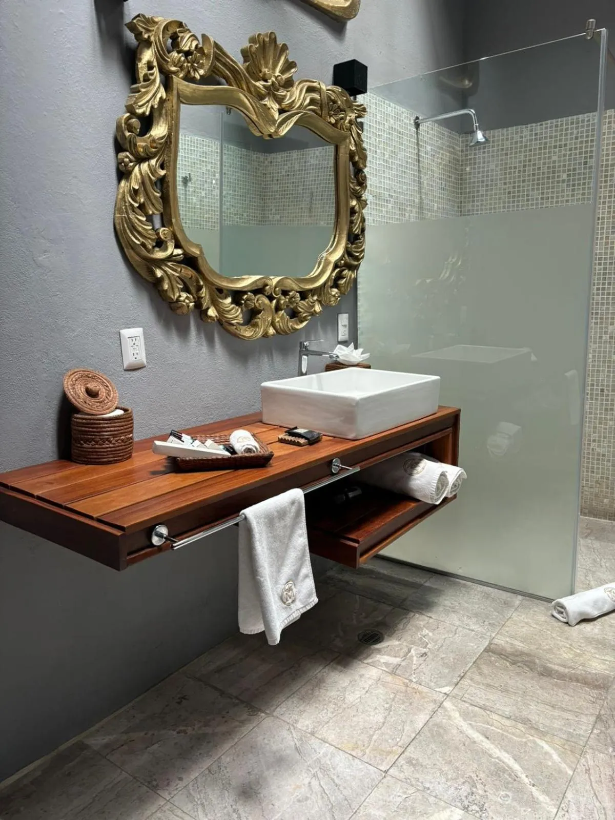 Bathroom in El Mesón de Santa Rosa