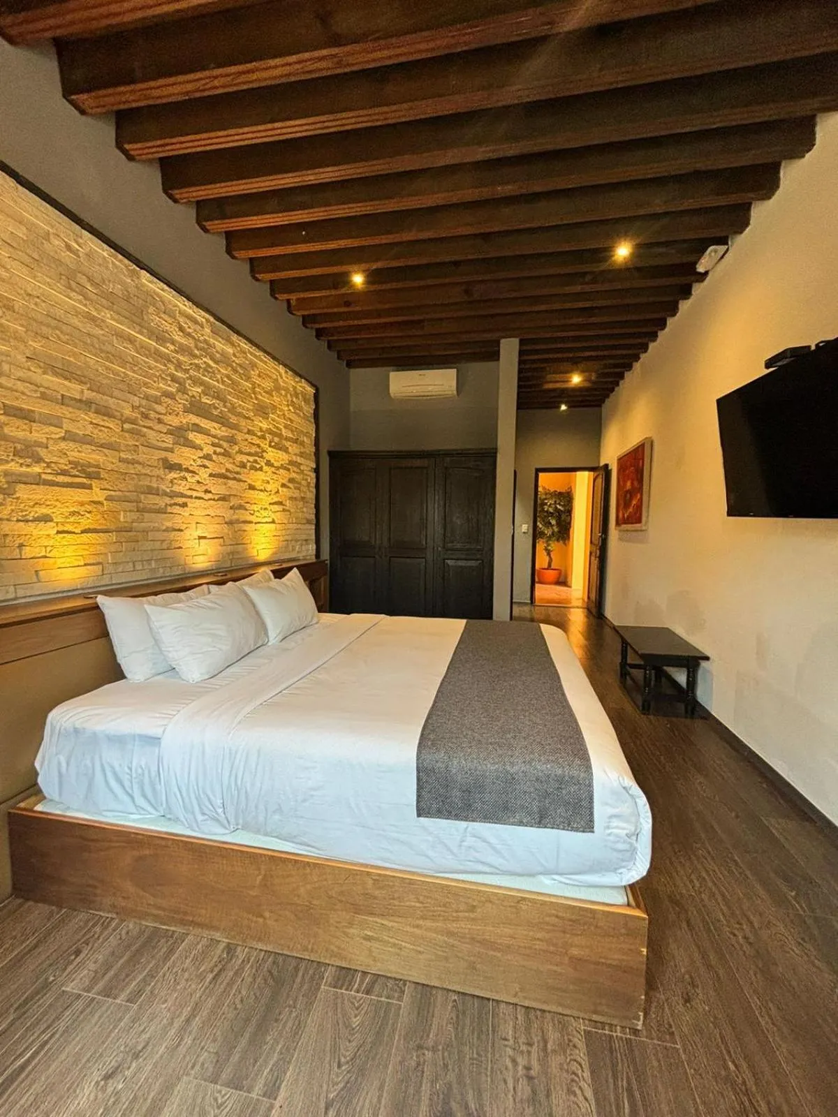 Photo of the whole room, Bed in El Mesón de Santa Rosa