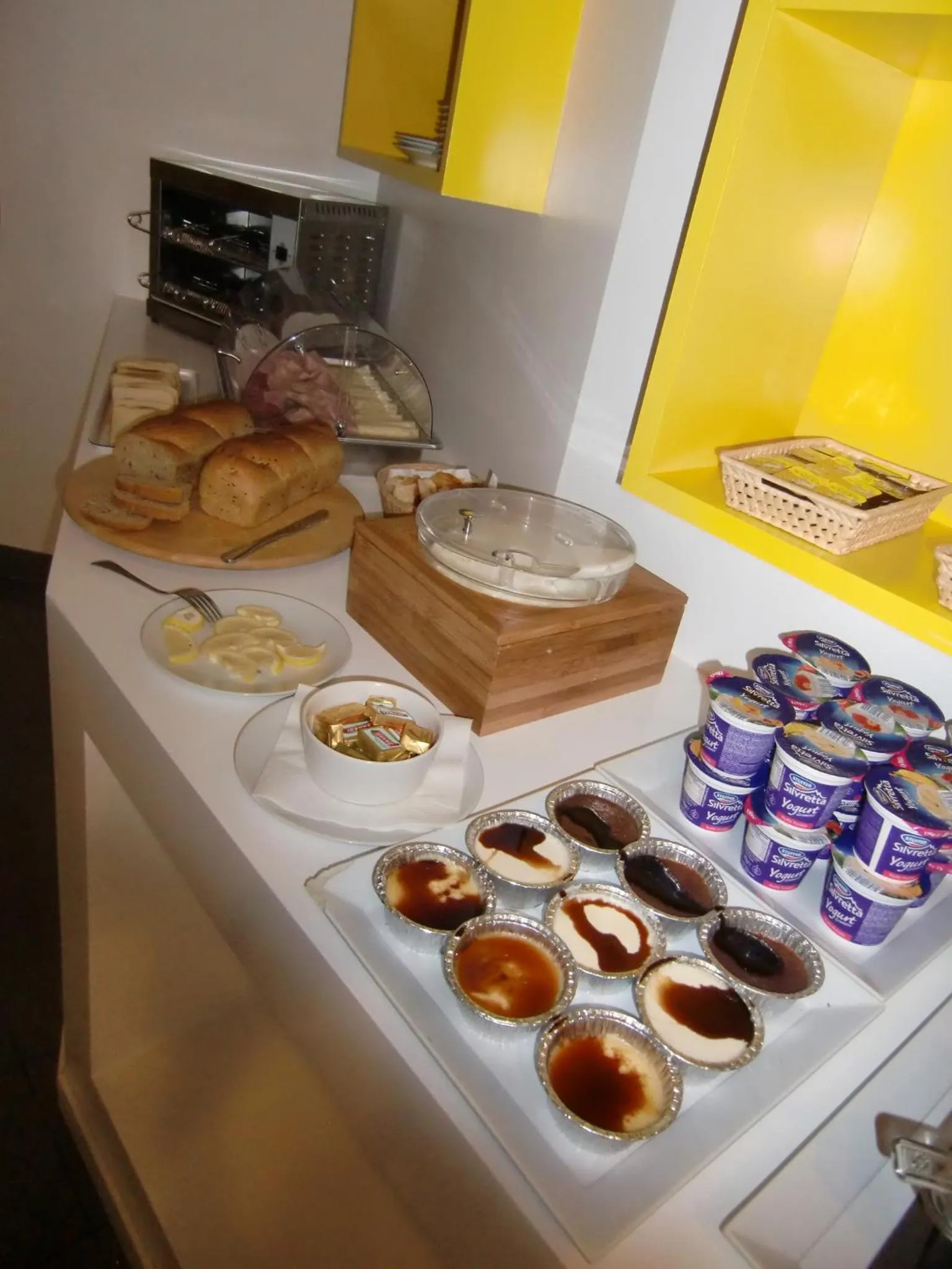 Restaurant/places to eat in Hotel Desire'