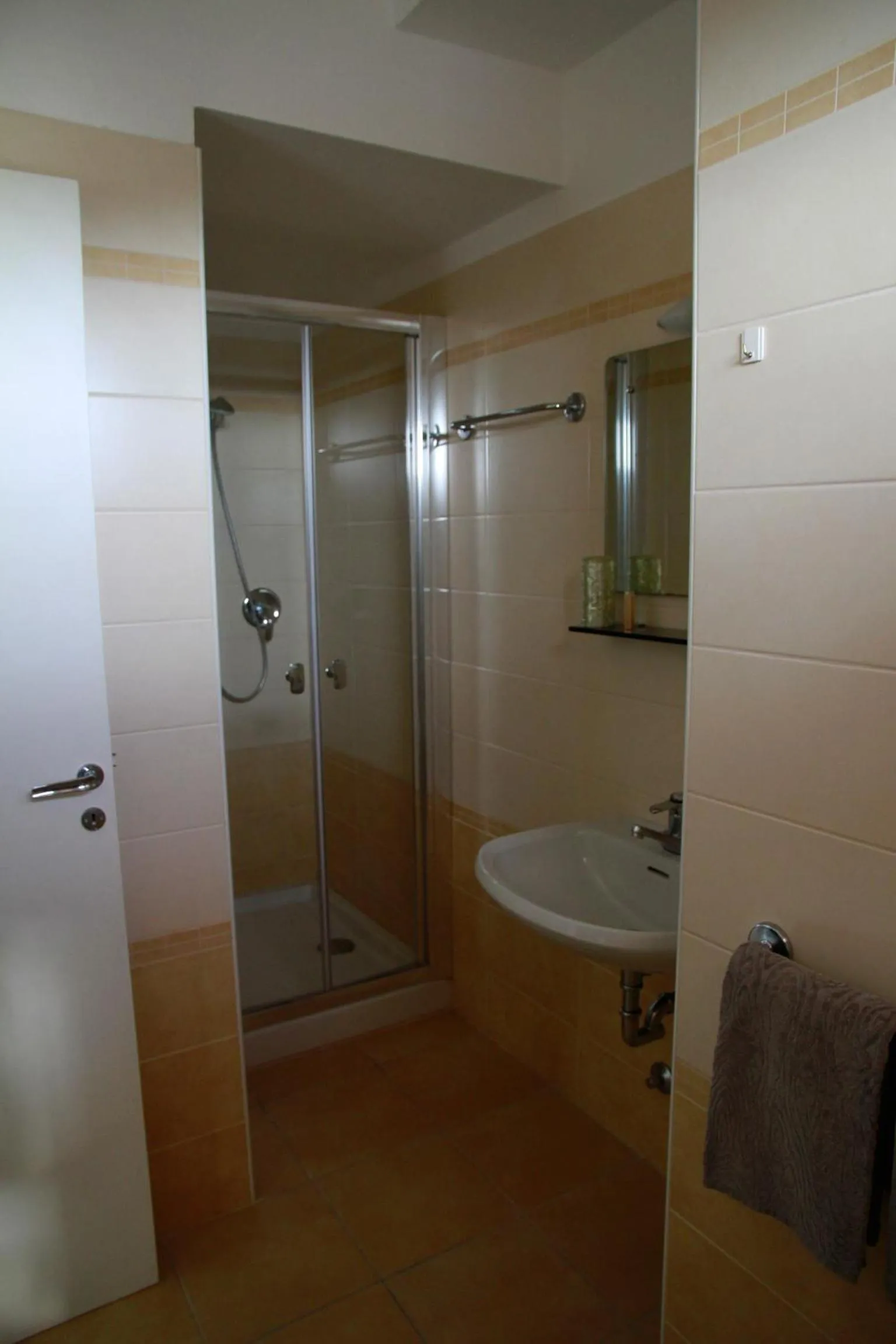 Shower in Hotel Desire'