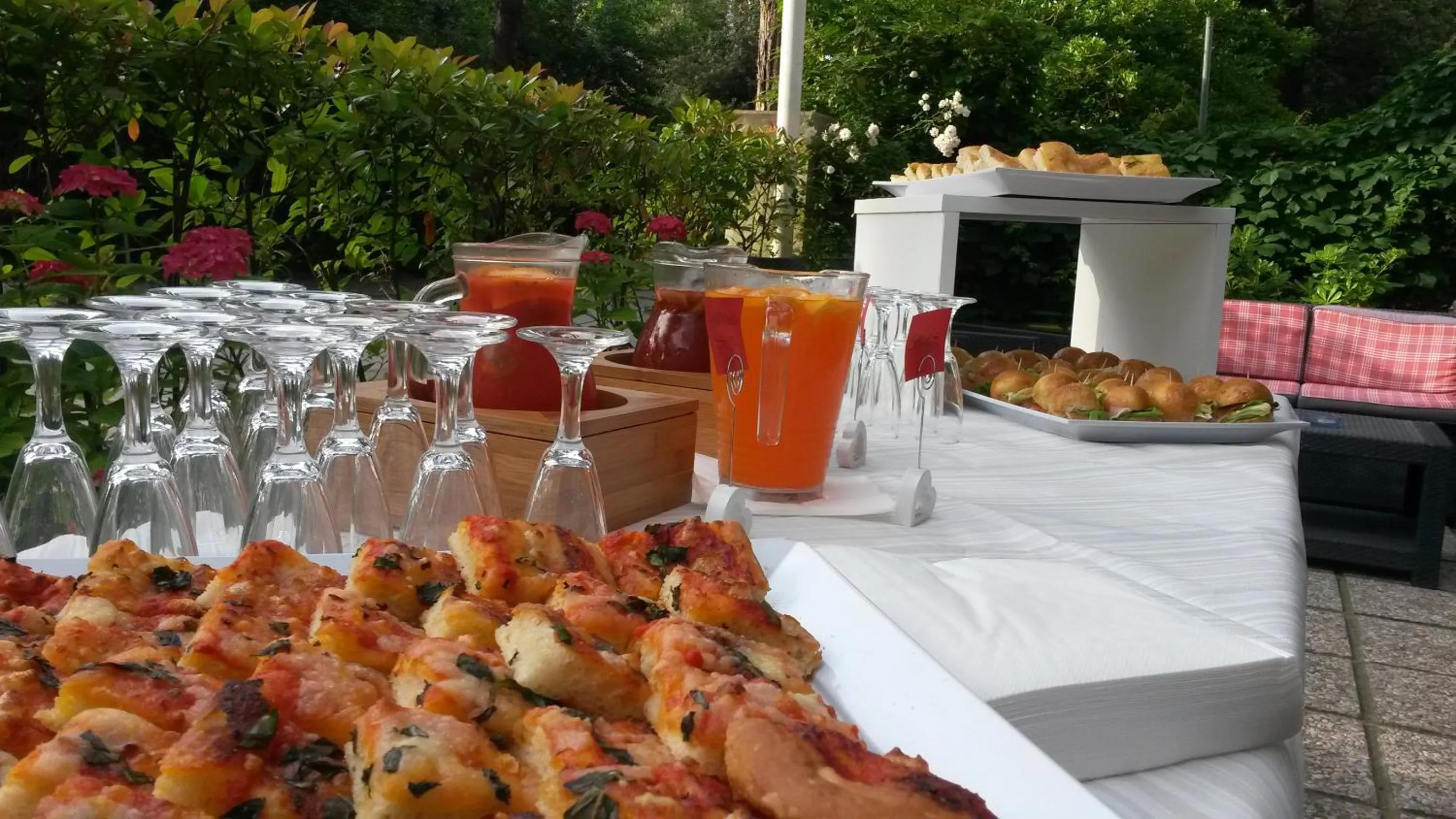 Food and drinks in Hotel Desire'