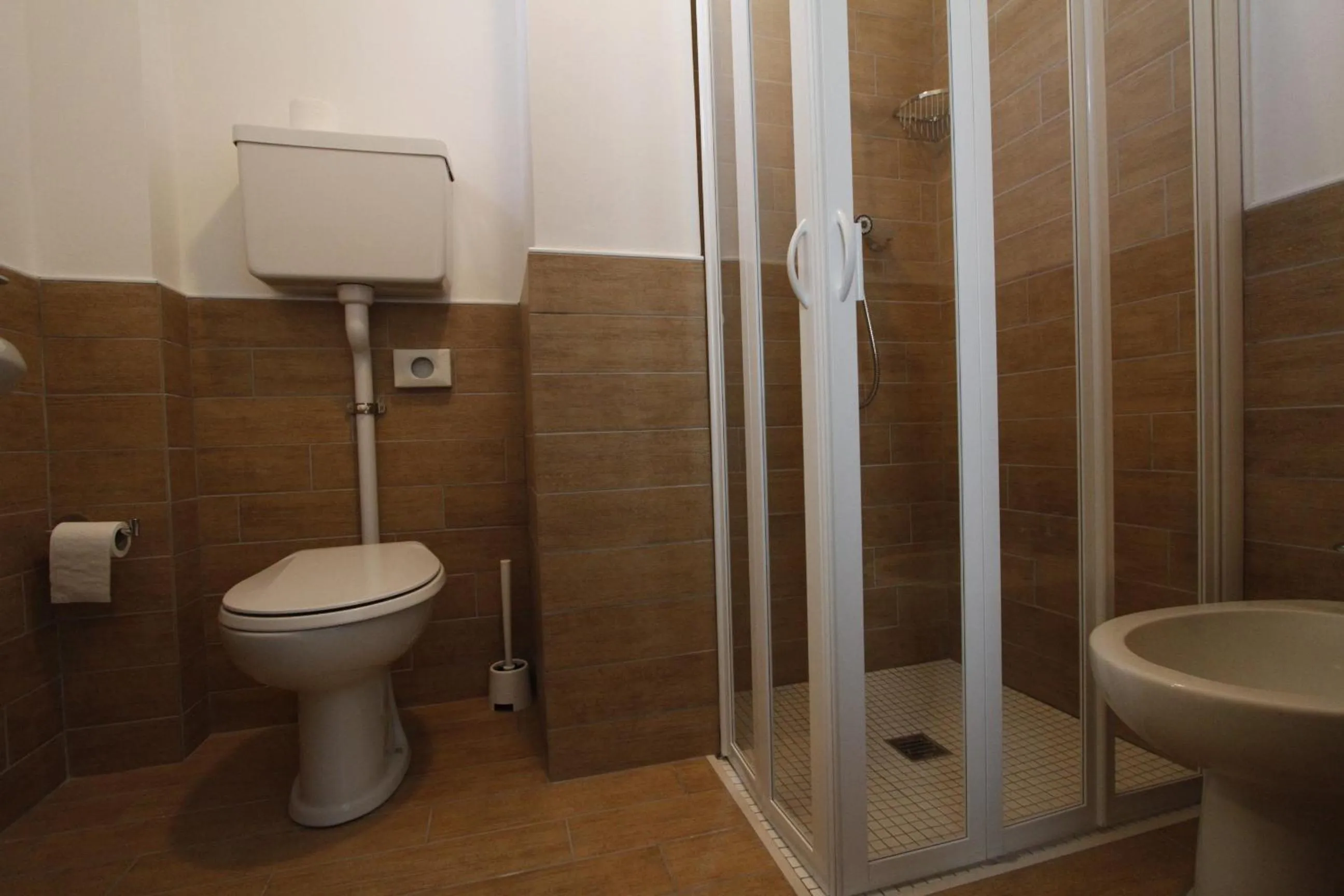 Shower in Hotel Desire'