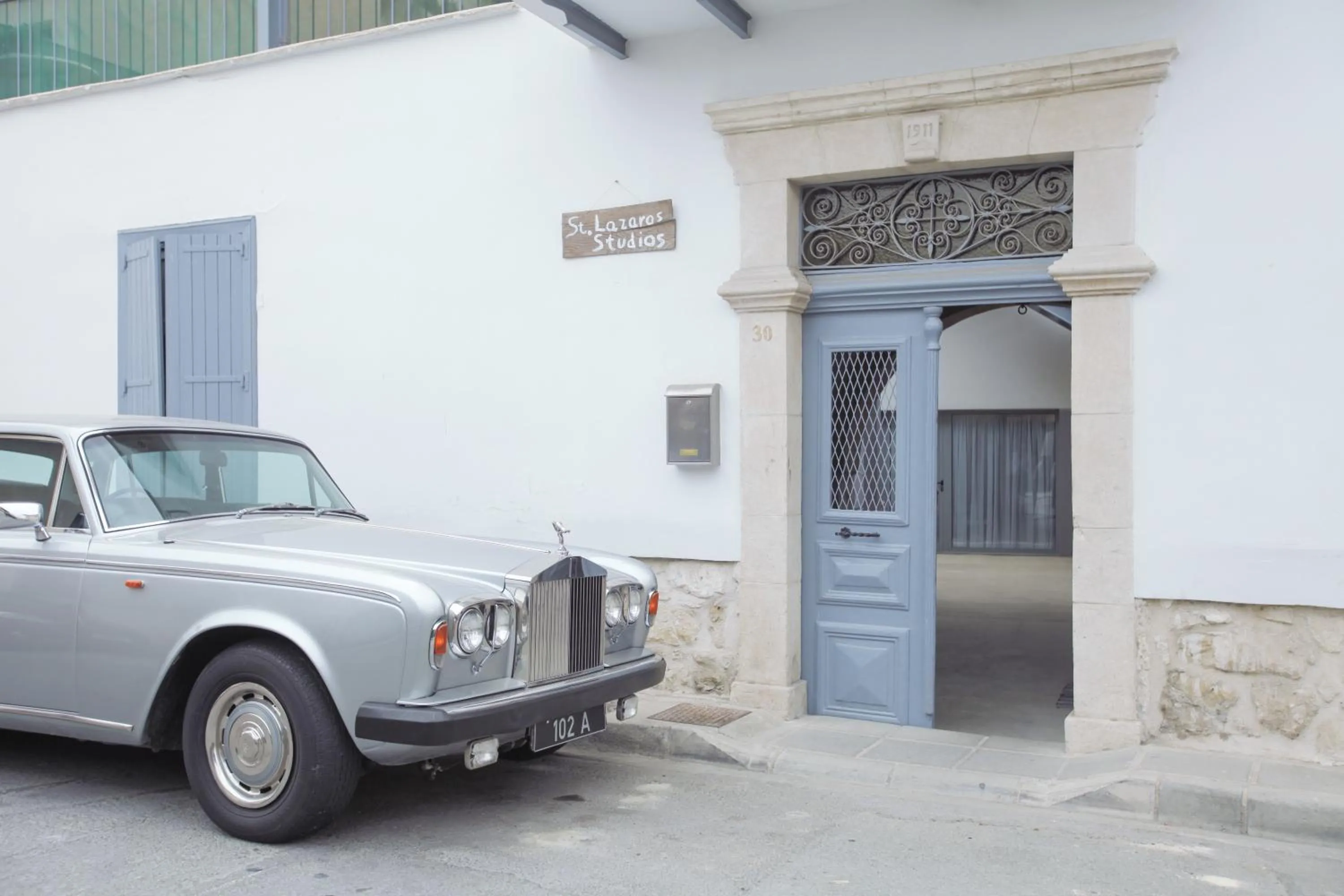 Facade/entrance in St. Lazaros Studios