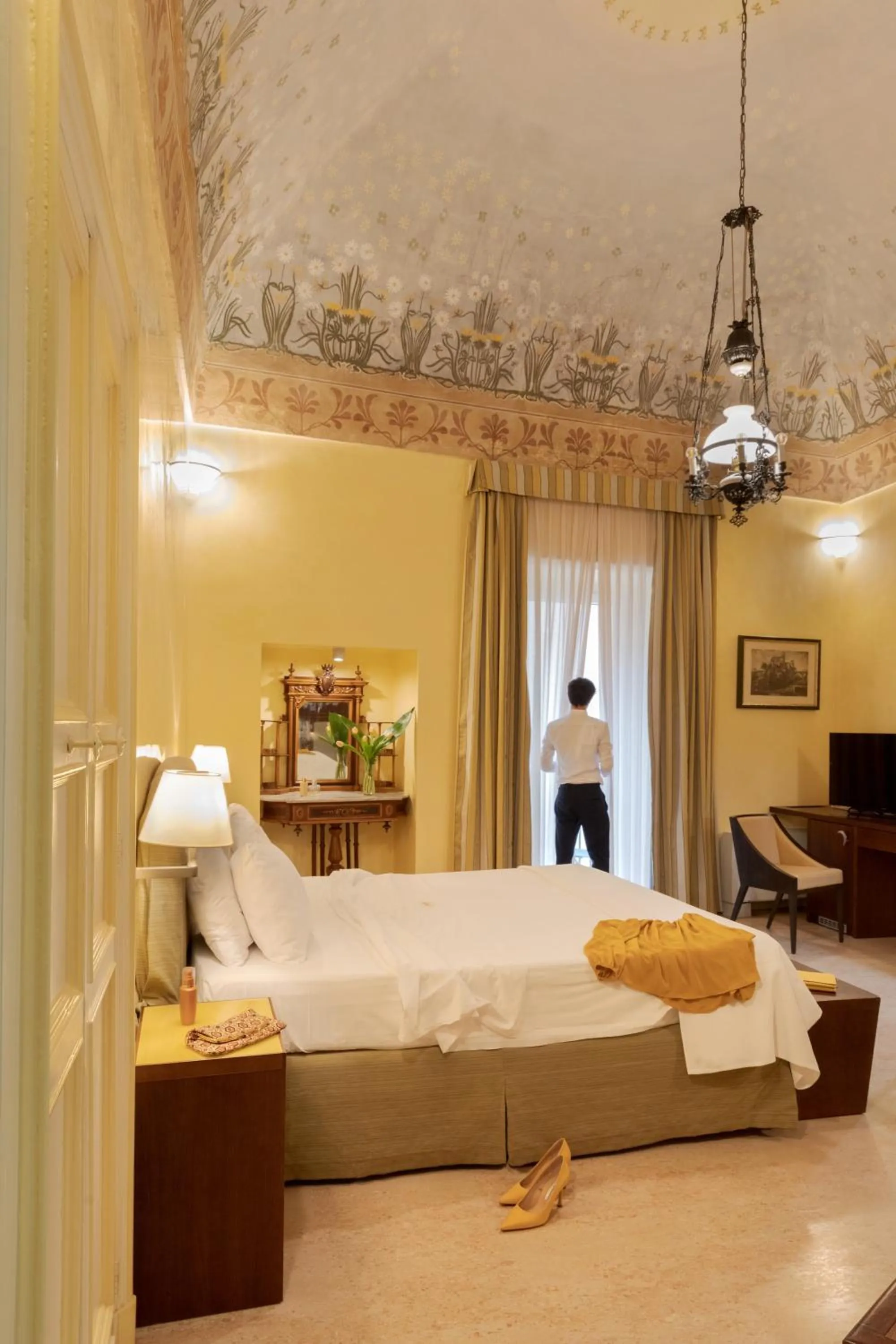 Property building, Bed in Hotel Palazzo Papaleo