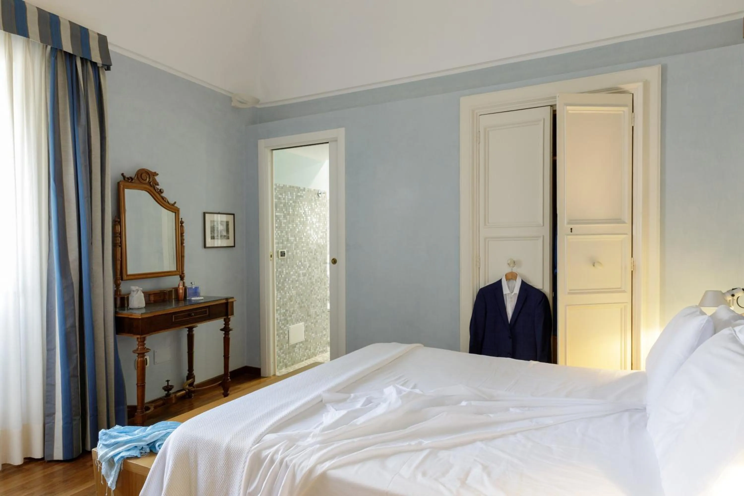 wardrobe, Bed in Hotel Palazzo Papaleo