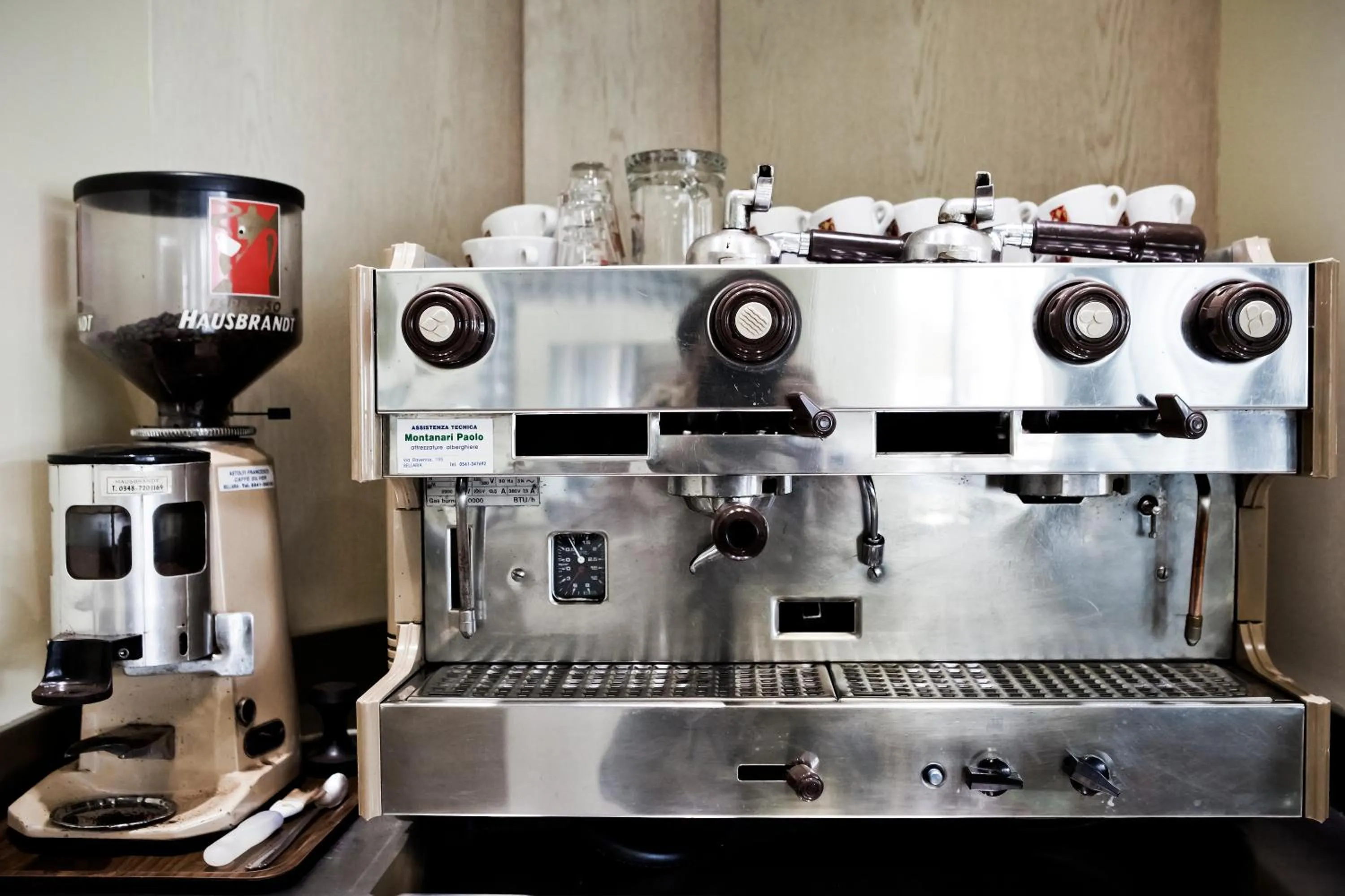 Restaurant/places to eat in Hotel Edward