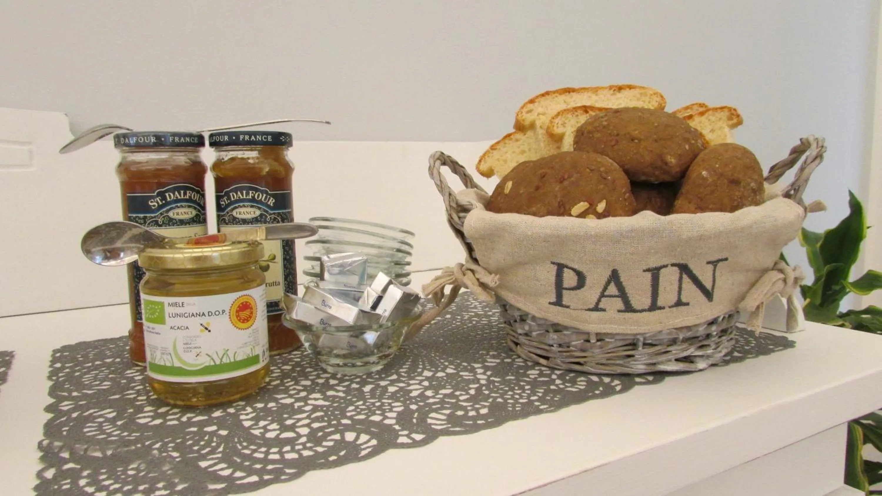 Decorative detail in B&B Nadine