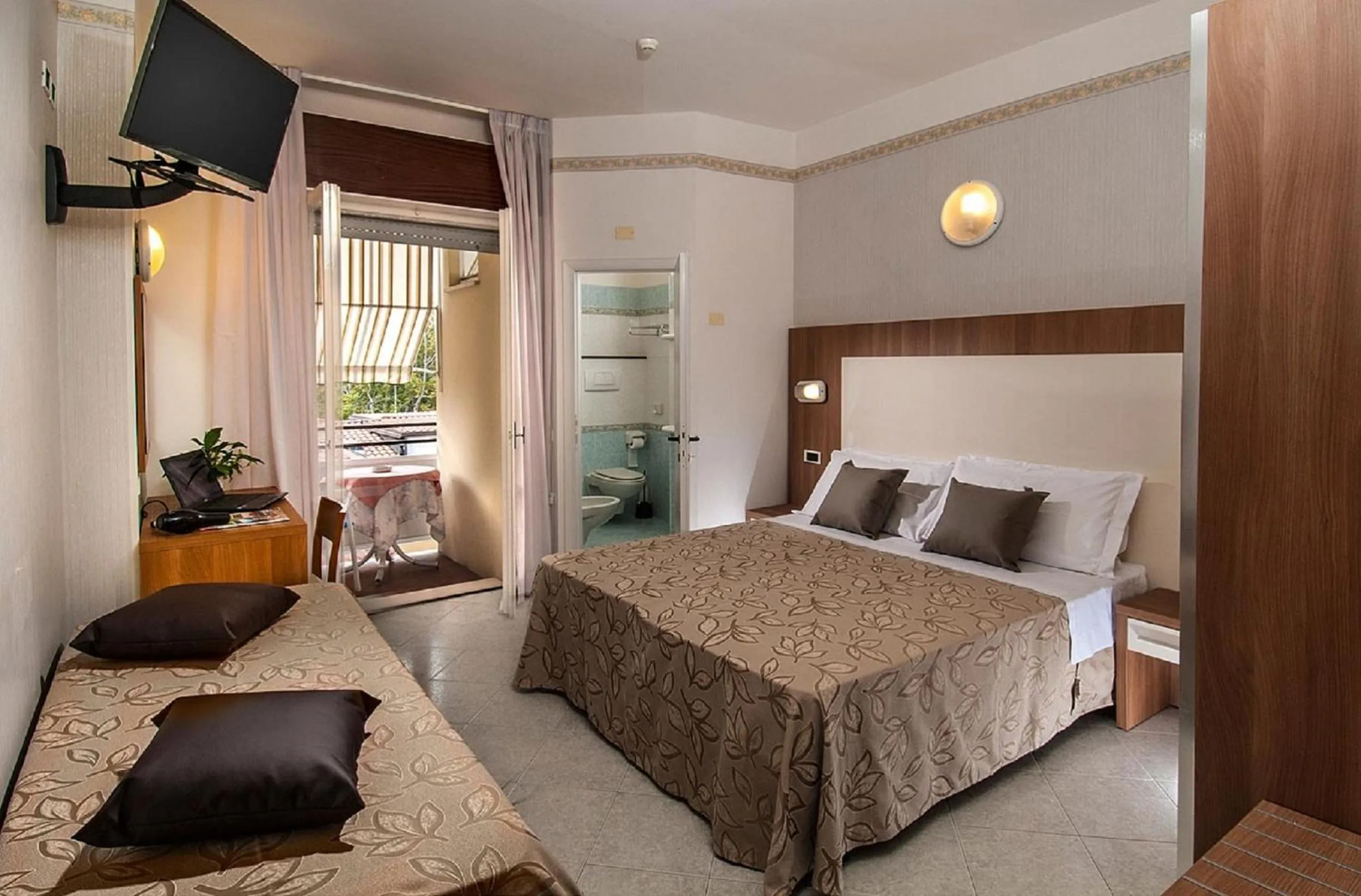 Bedroom, Bed in Hotel Lina