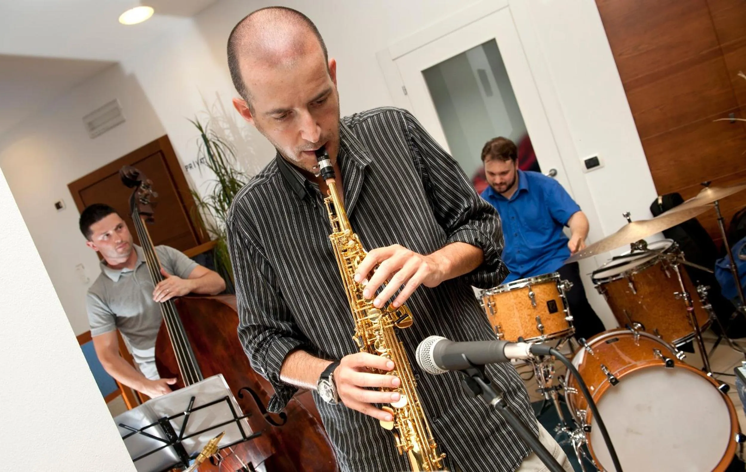 People in Hotel Lina