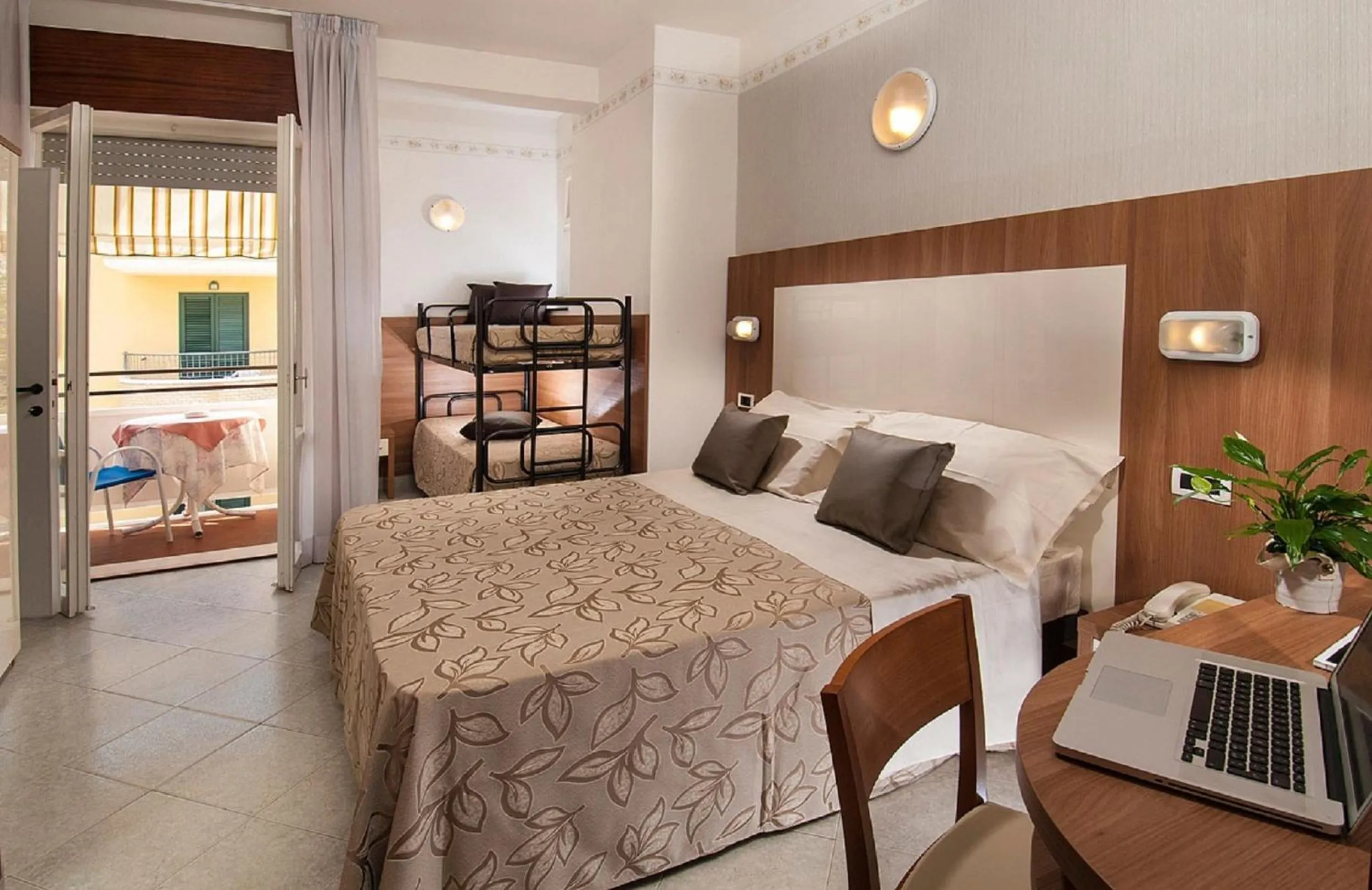 Bedroom, Bed in Hotel Lina