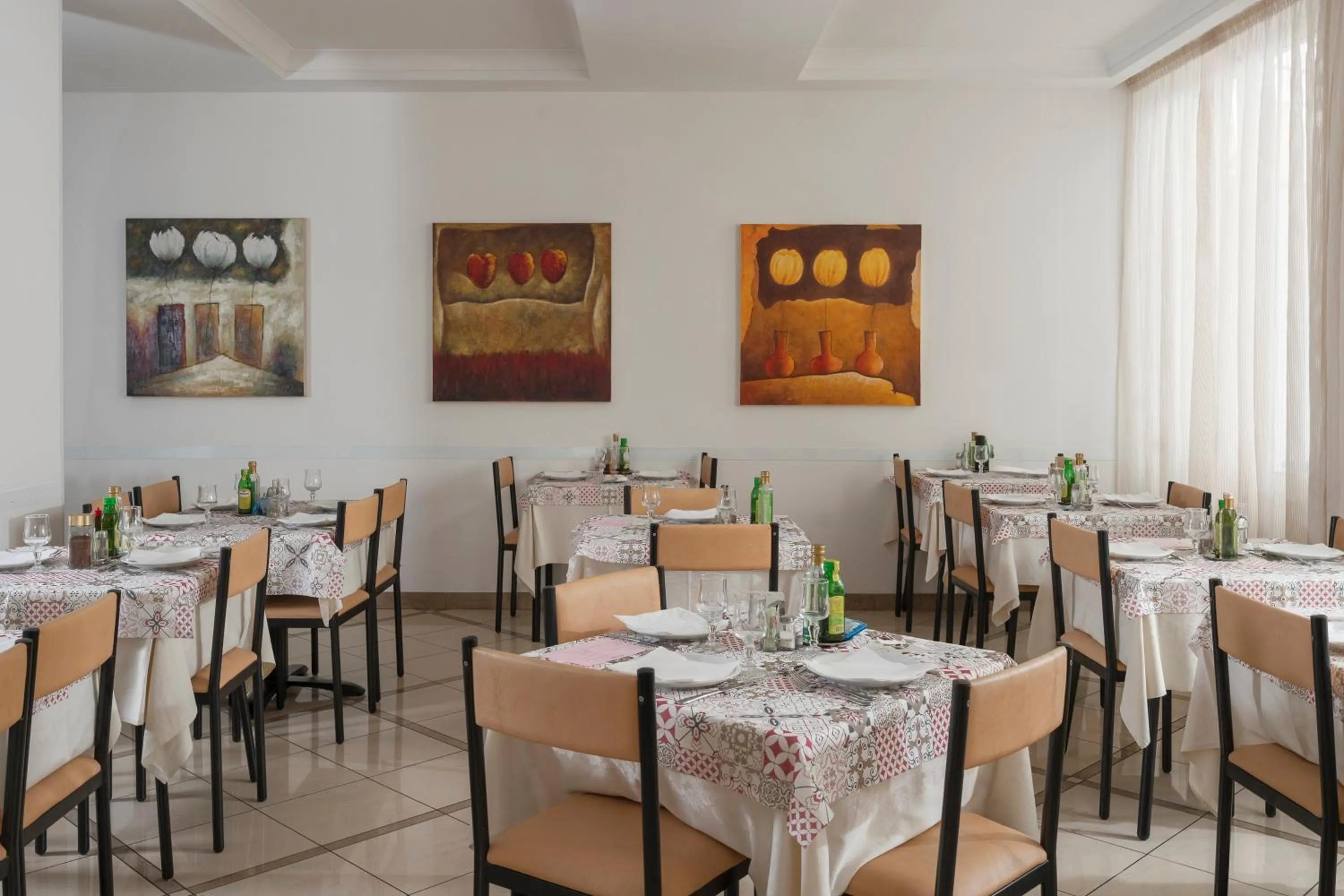Restaurant/places to eat in Hotel Lina