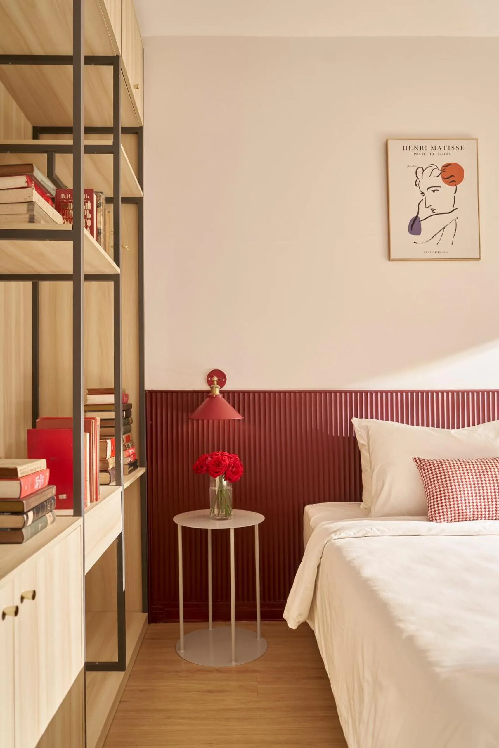 Bedroom, Bed in The Postcard Hotel