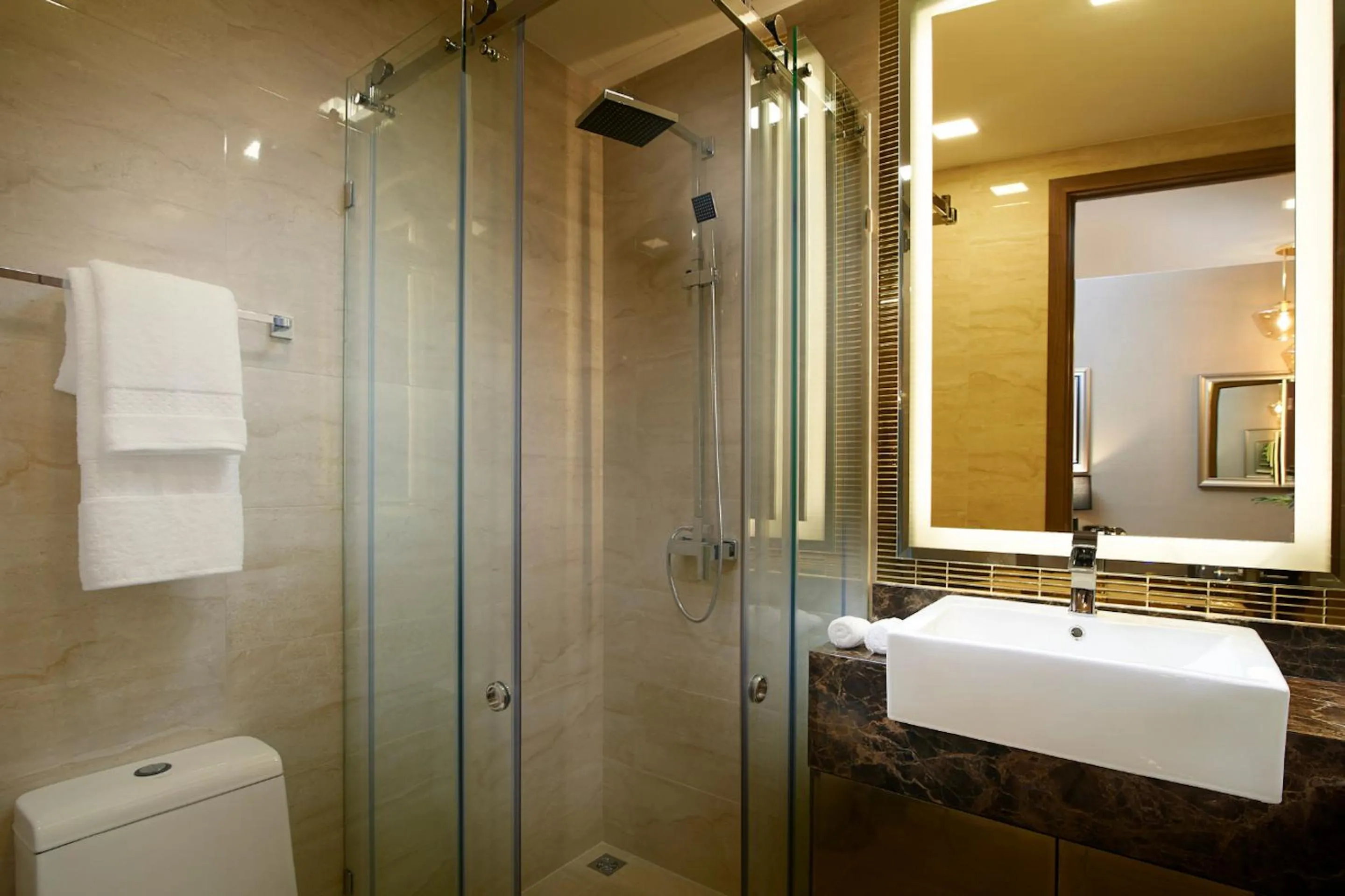 Bathroom in The Elysium Prațumnak Pattaya - By SHG