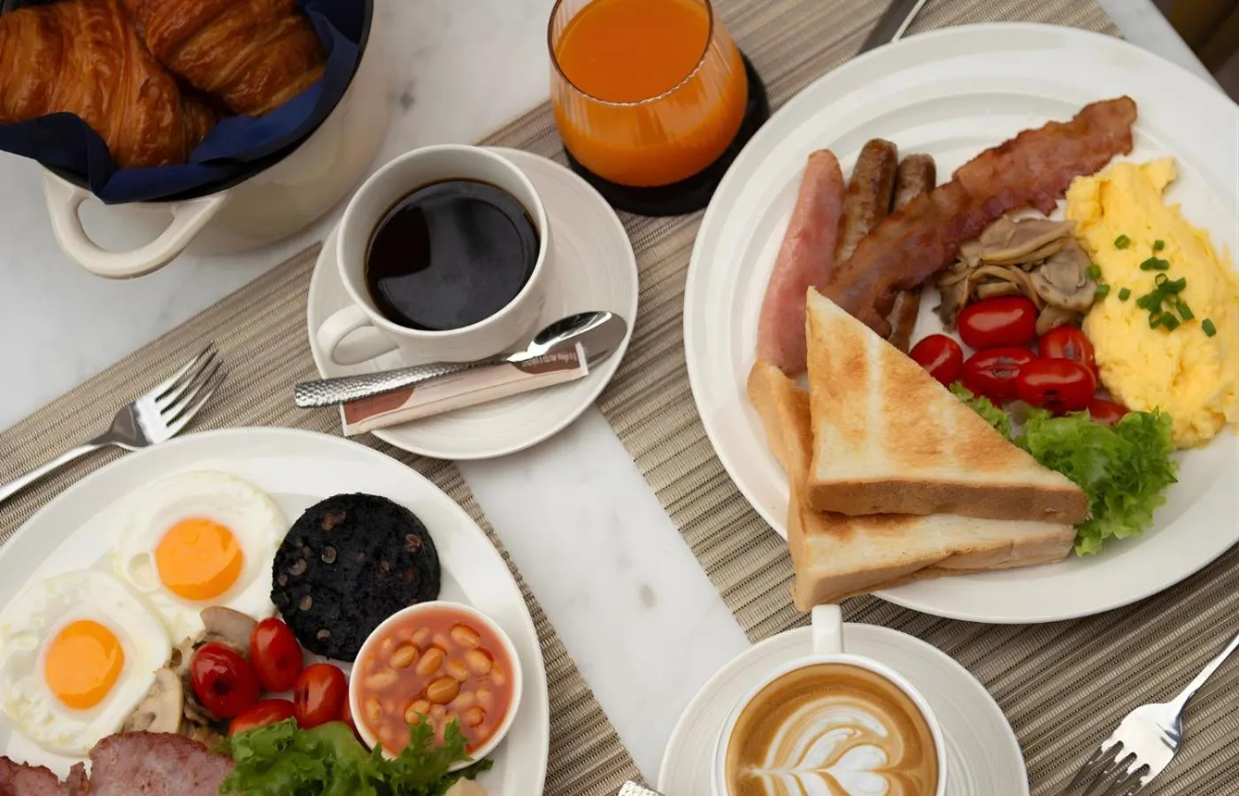 Breakfast in The Elysium Prațumnak Pattaya - By SHG