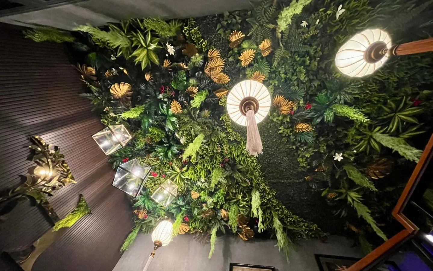 Entertainment in The Elysium Prațumnak Pattaya - By SHG