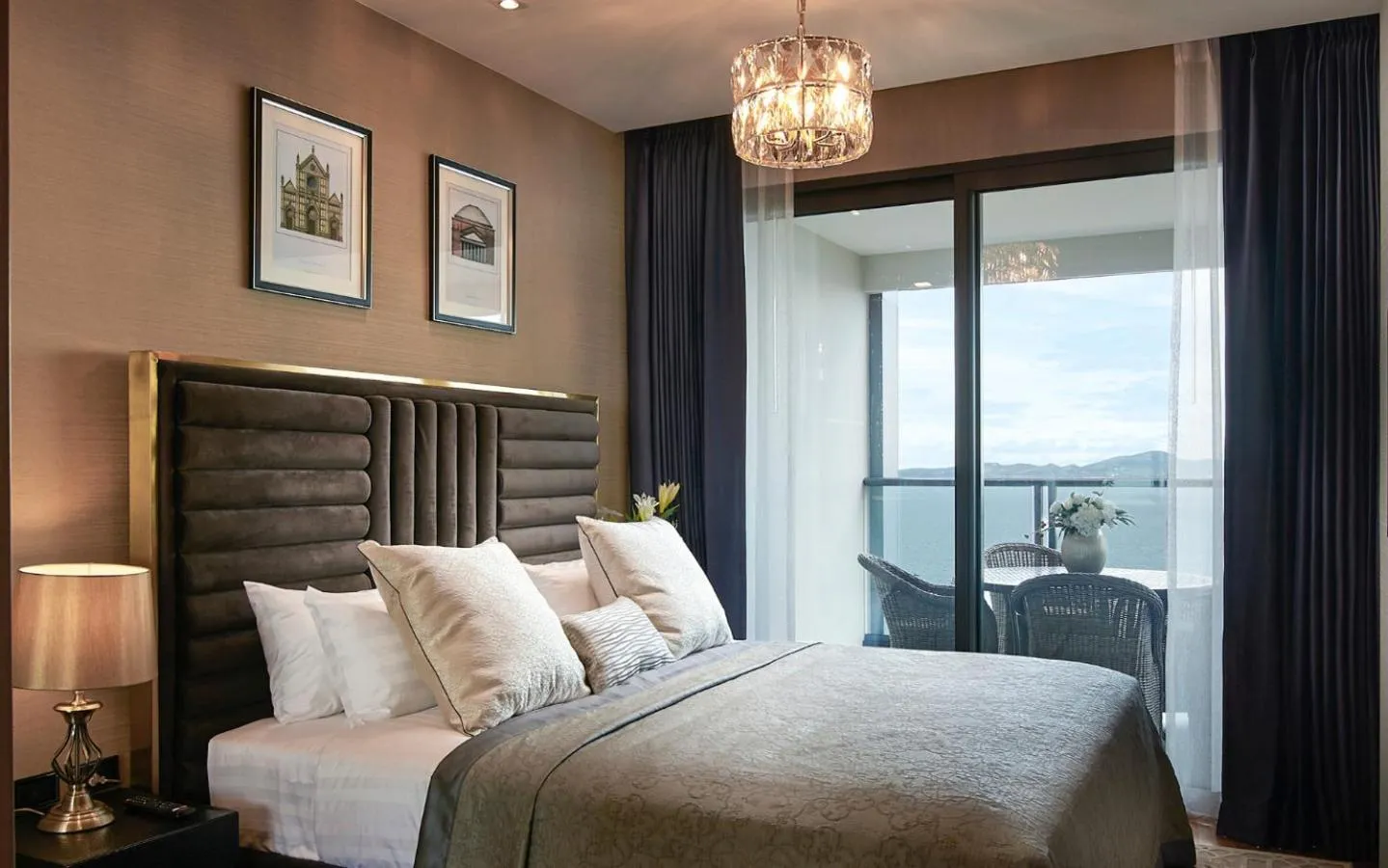 Bed in The Elysium Prațumnak Pattaya - By SHG