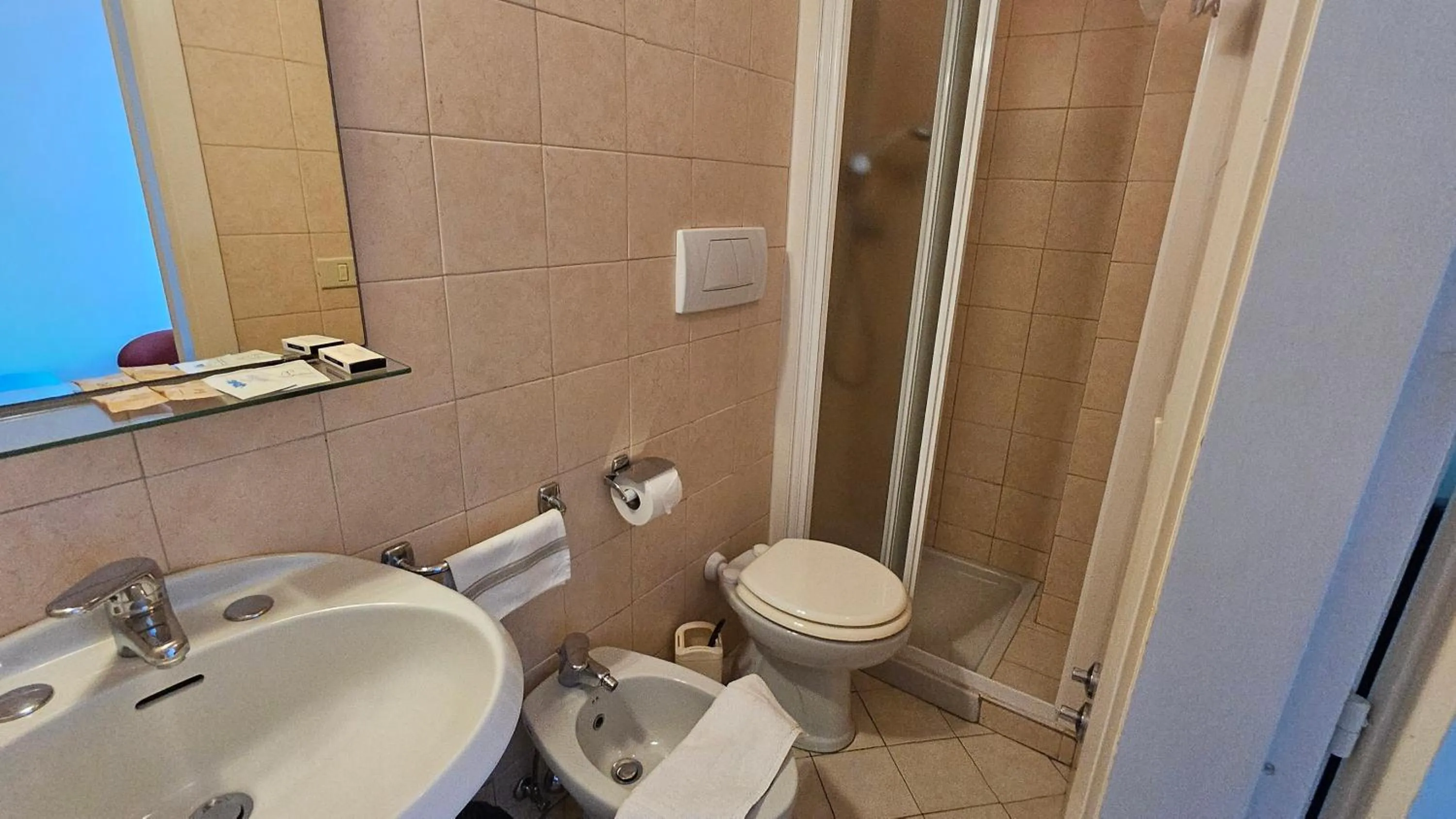 Shower in Verena Dependance Savoia & Campana