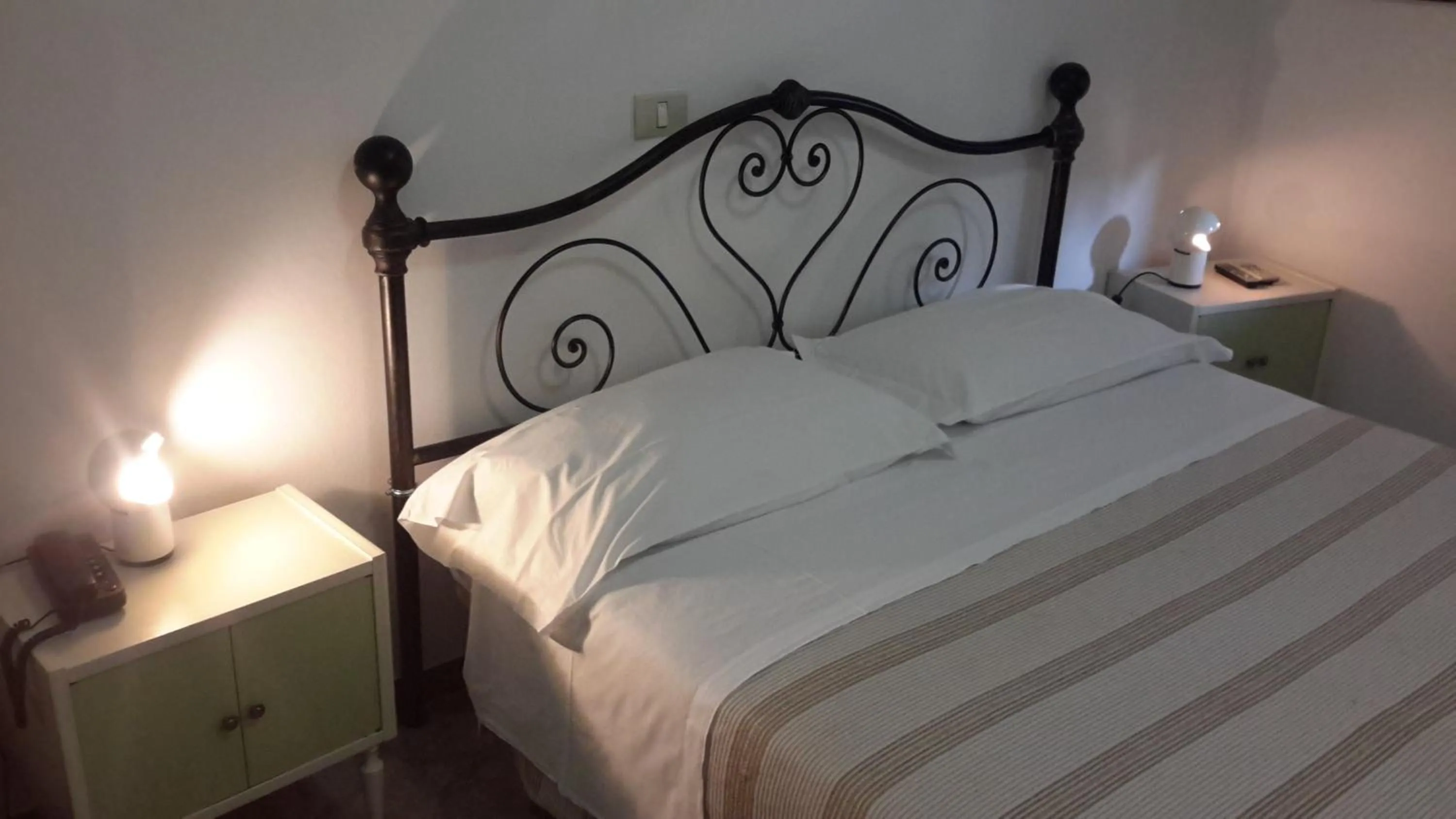 Bedroom, Bed in Verena Dependance Savoia & Campana