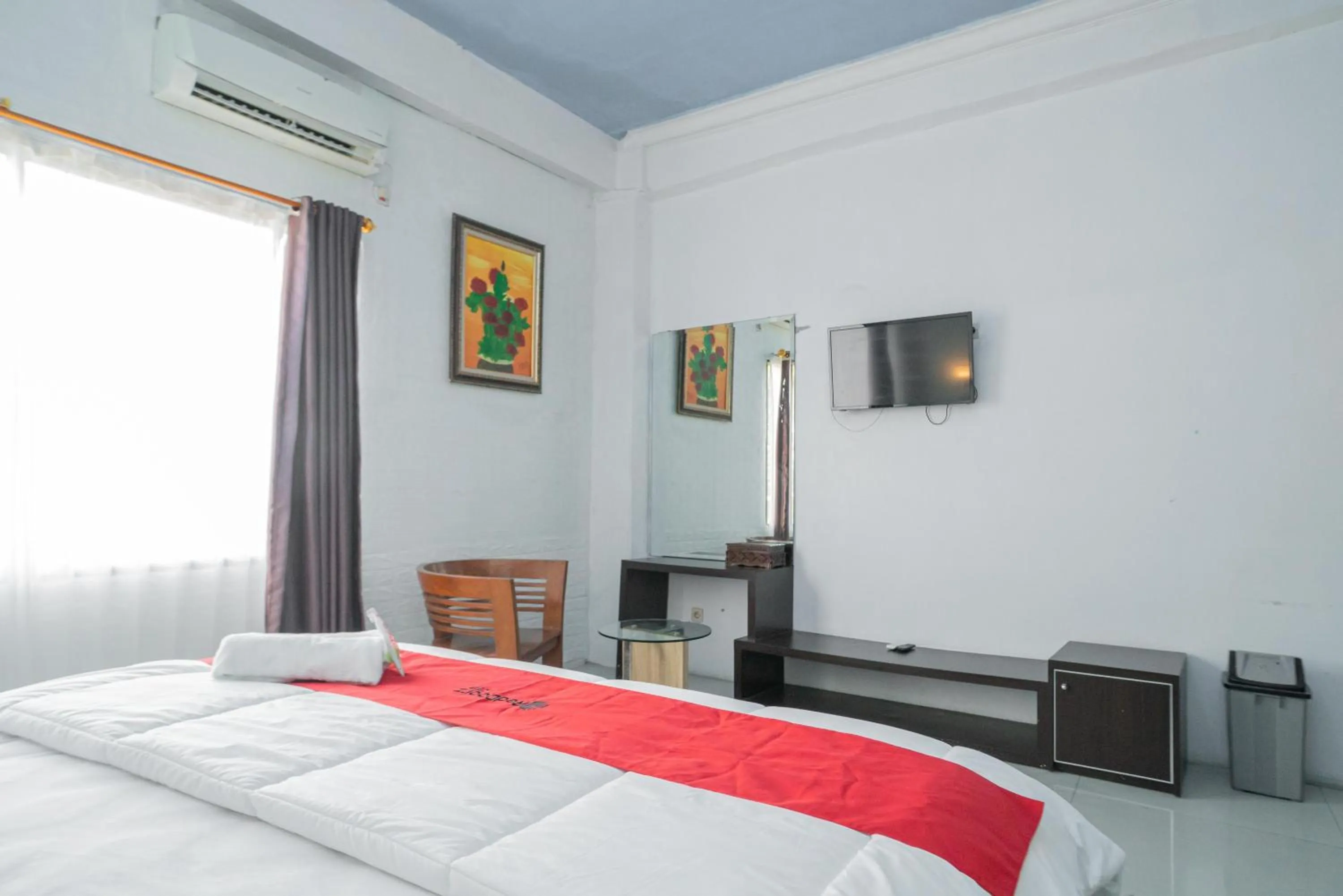 Bedroom, Bed in RedDoorz @ Kampung Sawah Jatimurni Bekasi