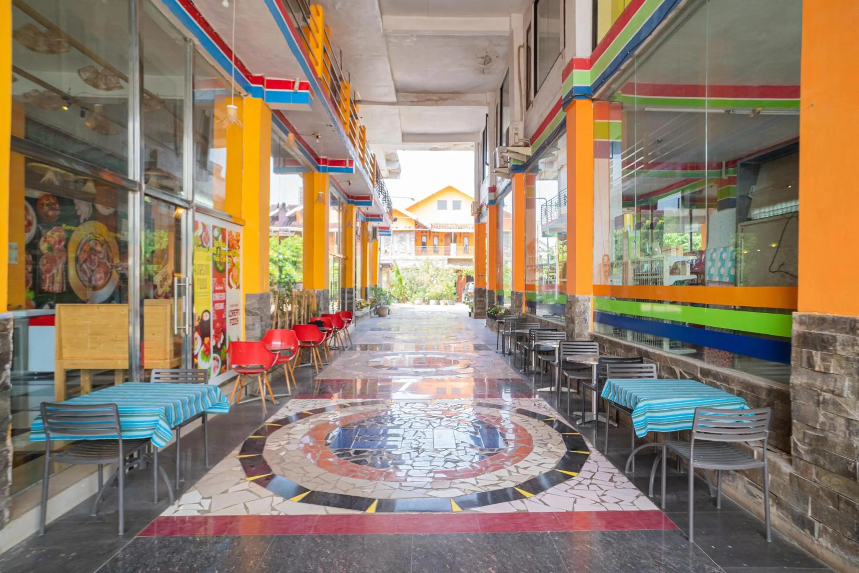 Restaurant/places to eat in RedDoorz @ Kampung Sawah Jatimurni Bekasi