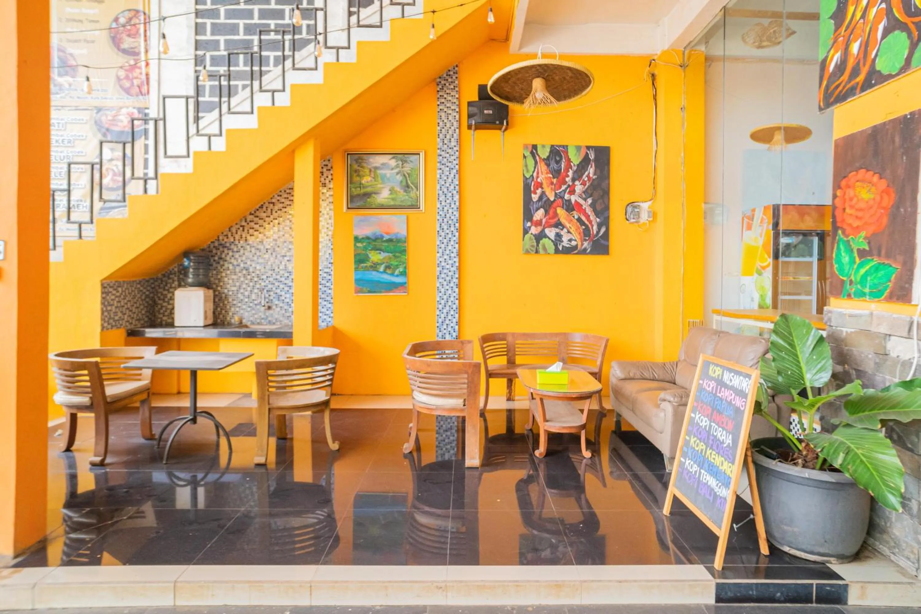 Seating area in RedDoorz @ Kampung Sawah Jatimurni Bekasi