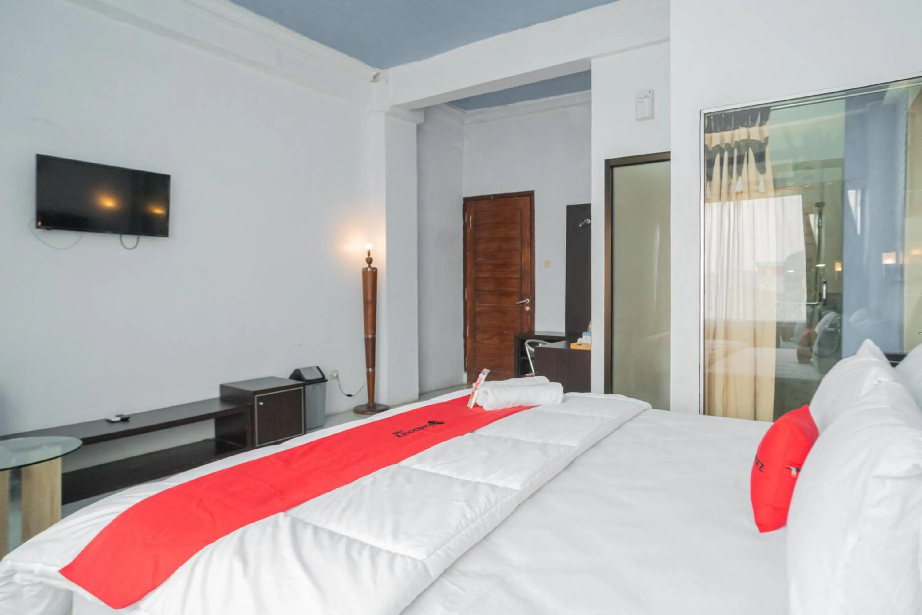 Bedroom, Bed in RedDoorz @ Kampung Sawah Jatimurni Bekasi