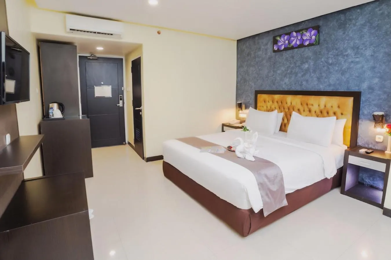 Photo of the whole room, Bed in Parkside Star Hotel Jayapura