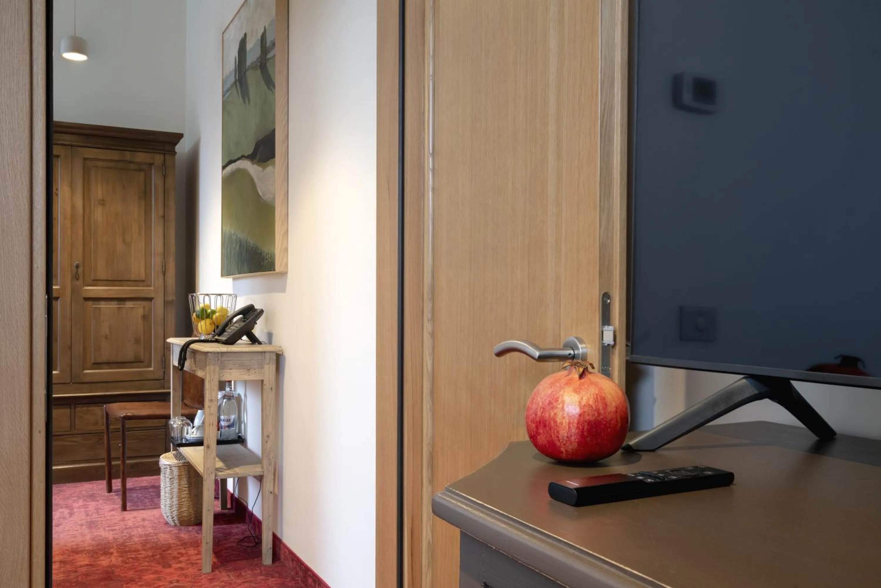 hair dresser in La Boheme Boutique Casa Soare