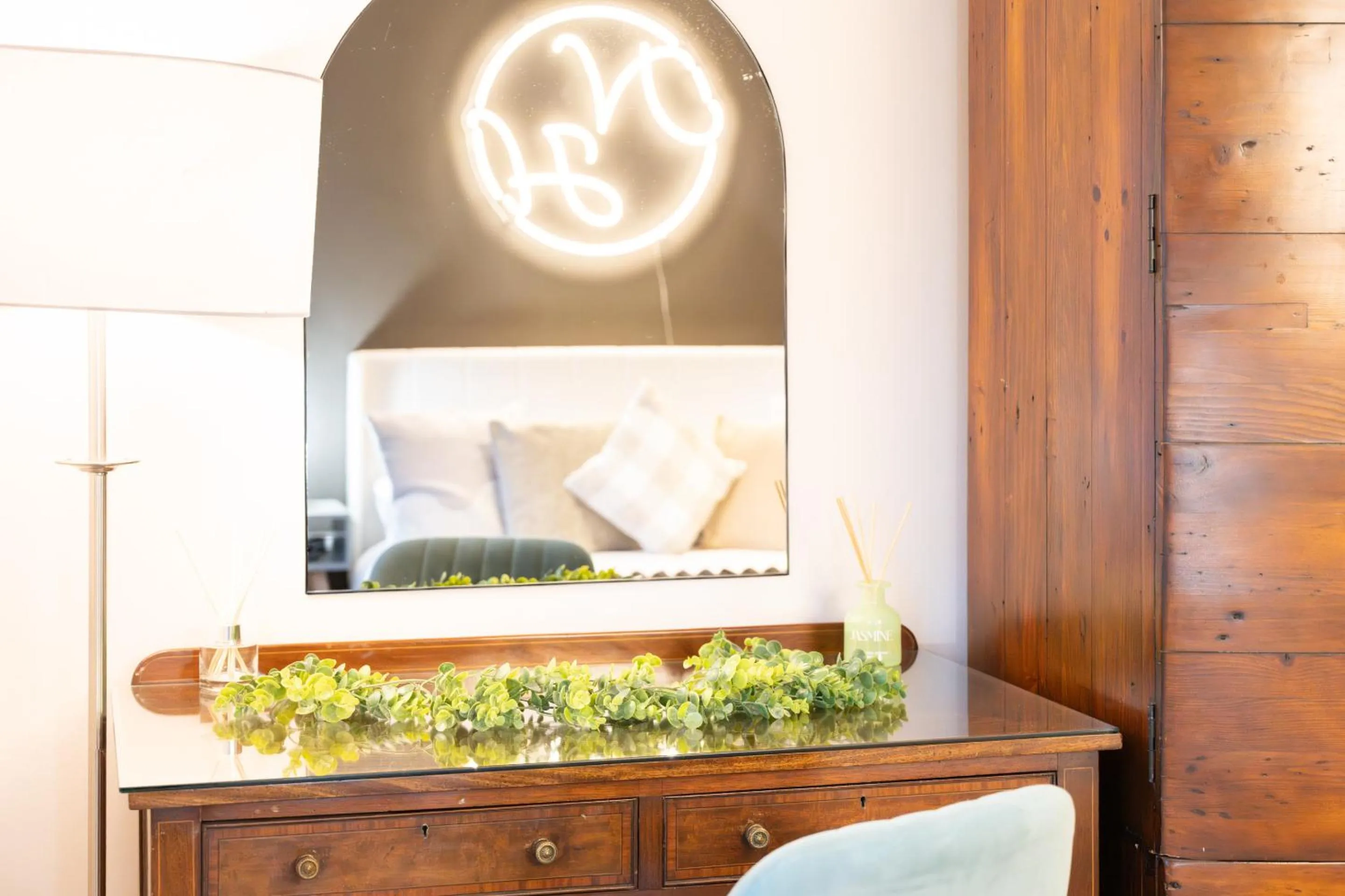 Bedroom in Northern Hideaways Apple Store