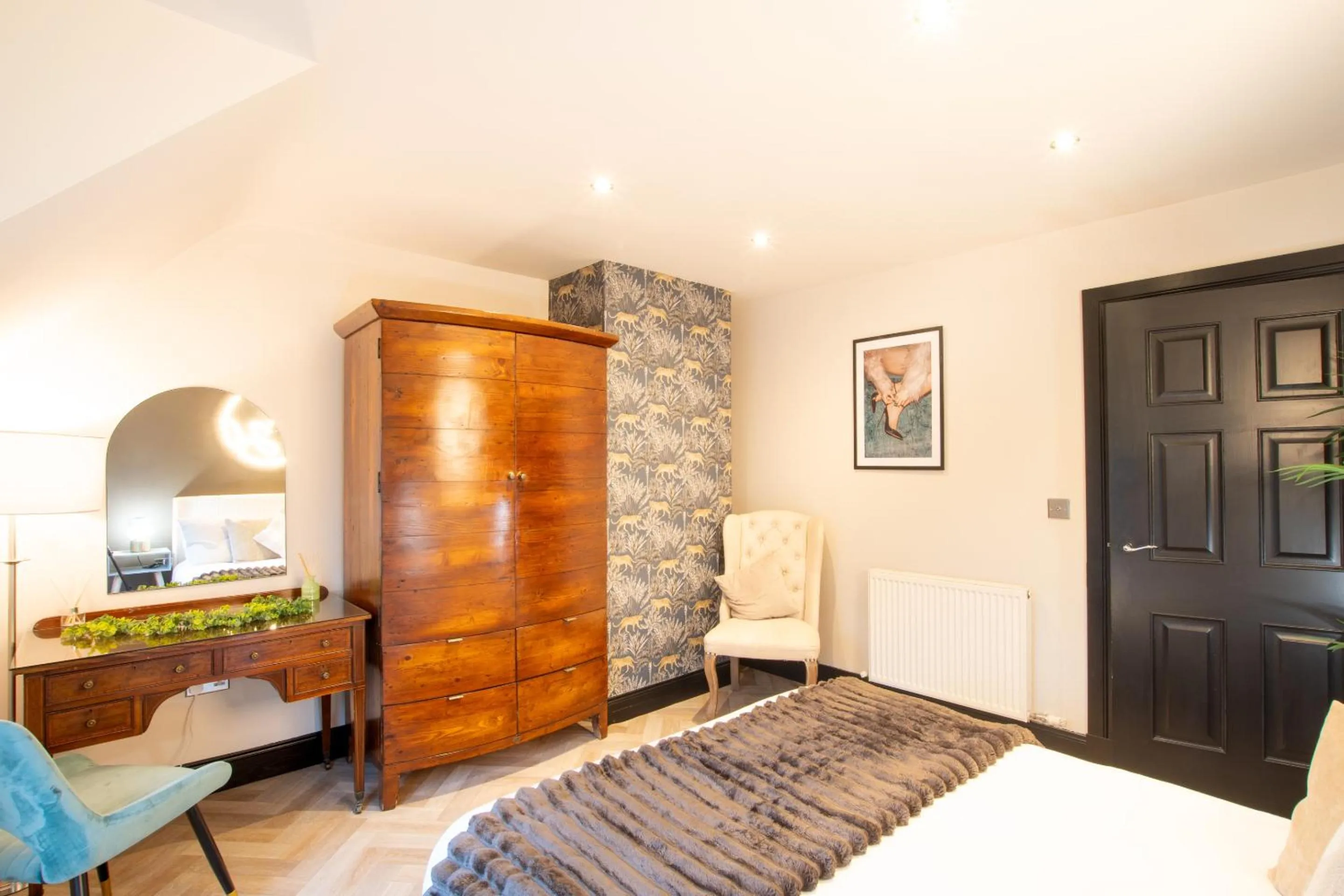 Bedroom, Bed in Northern Hideaways Apple Store