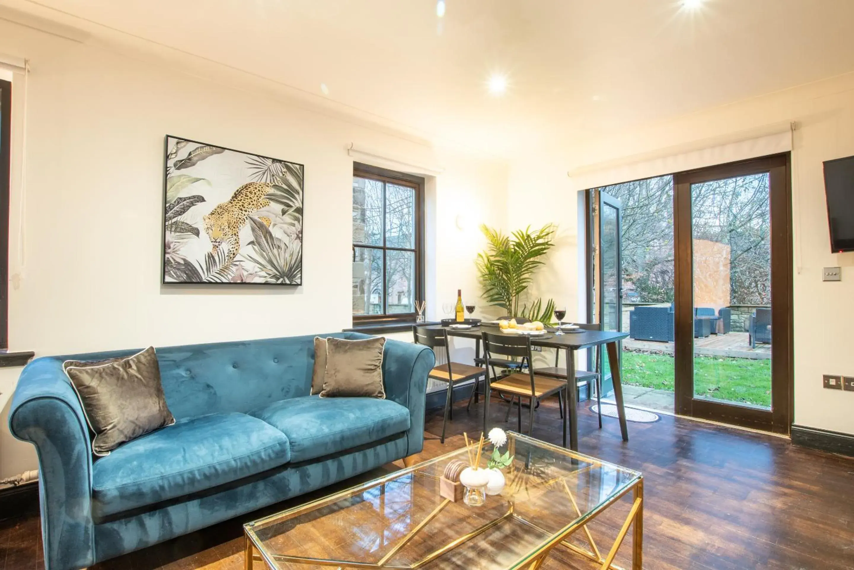 Northern Hideaways Apple Store Northern Hideaways Apple Store