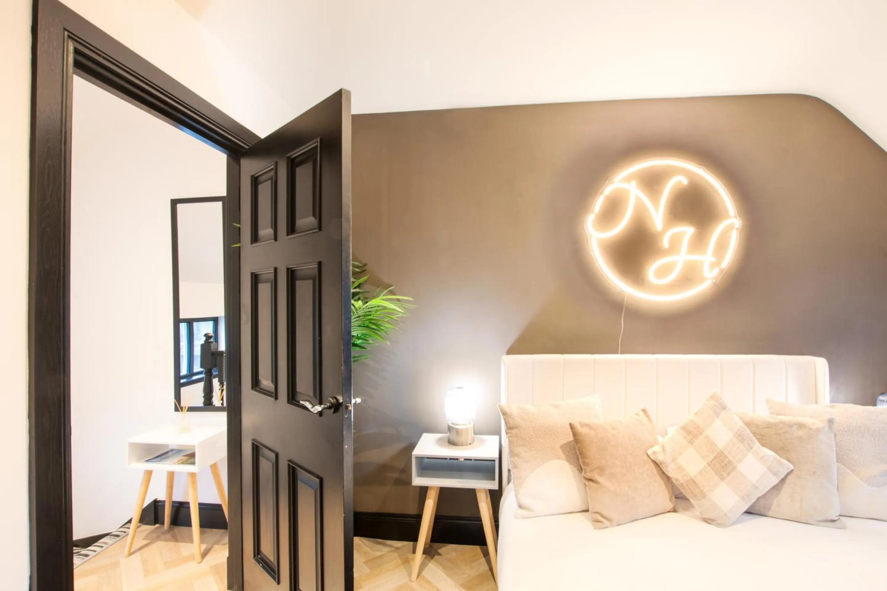 Bedroom, Bed in Northern Hideaways Apple Store