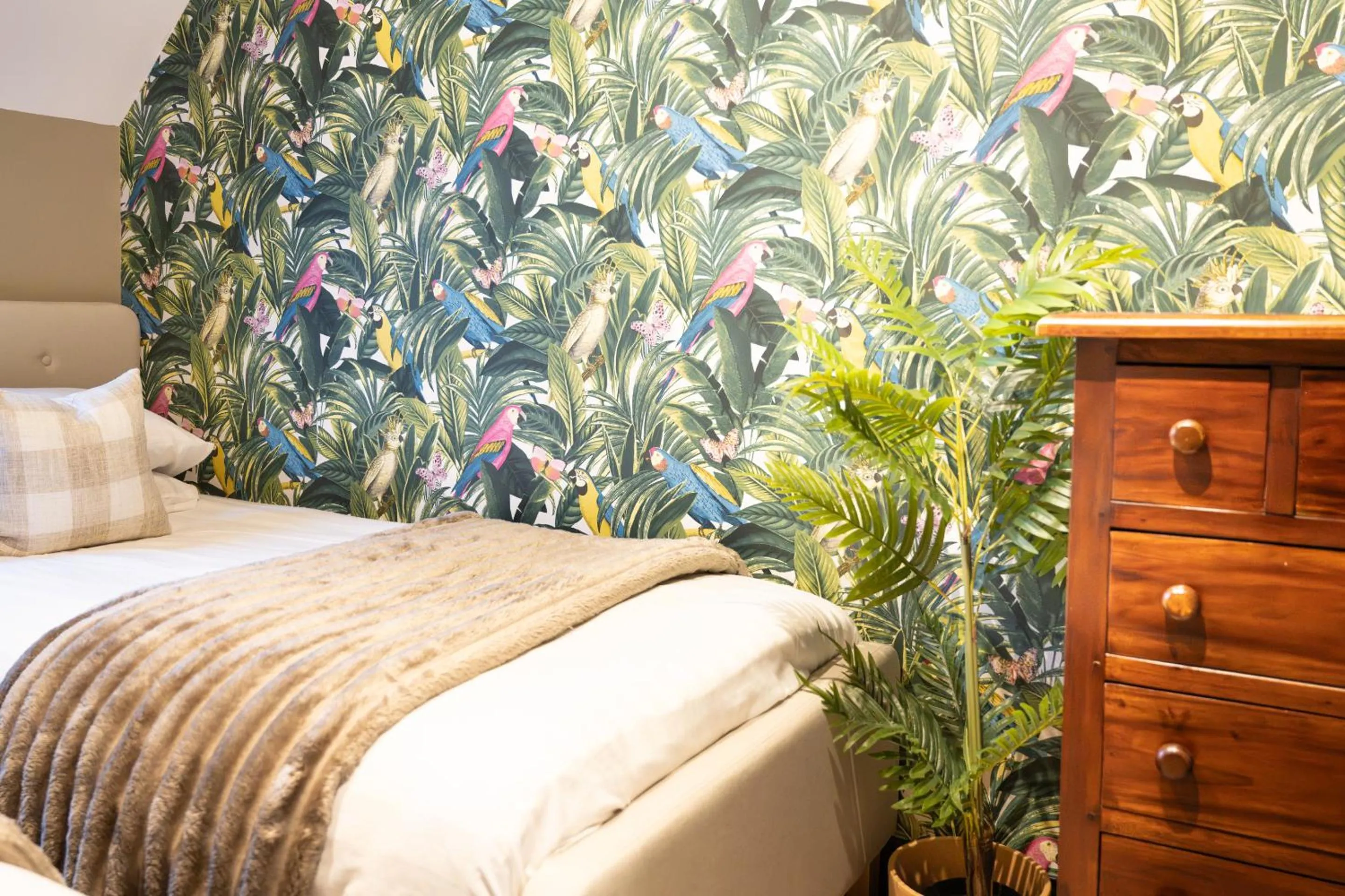 Bedroom, Bed in Northern Hideaways Apple Store