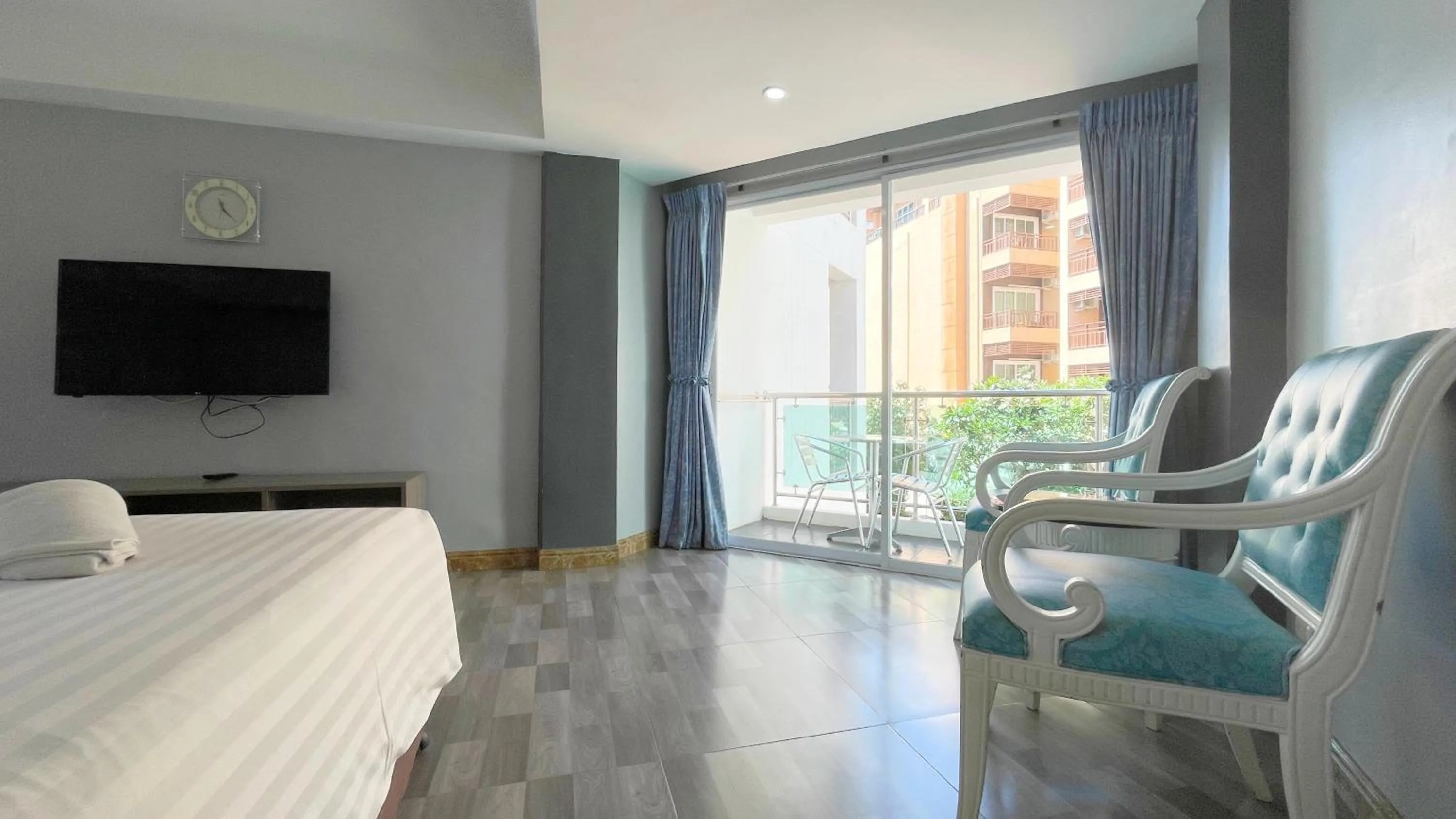 View (from property/room), Bed in Dragon Beach Resort , Jomtien Beach Pattaya