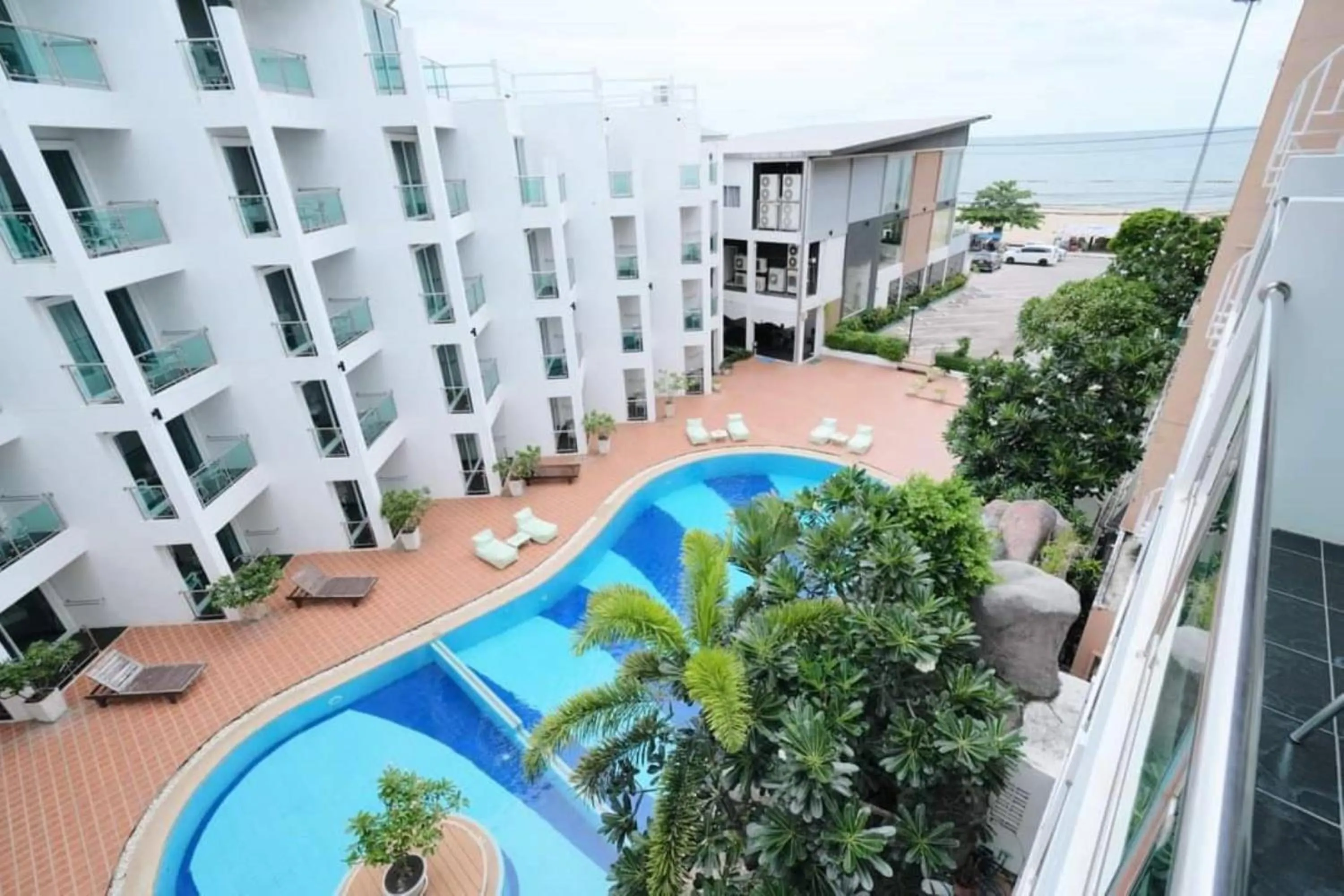Swimming pool in Dragon Beach Resort , Jomtien Beach Pattaya