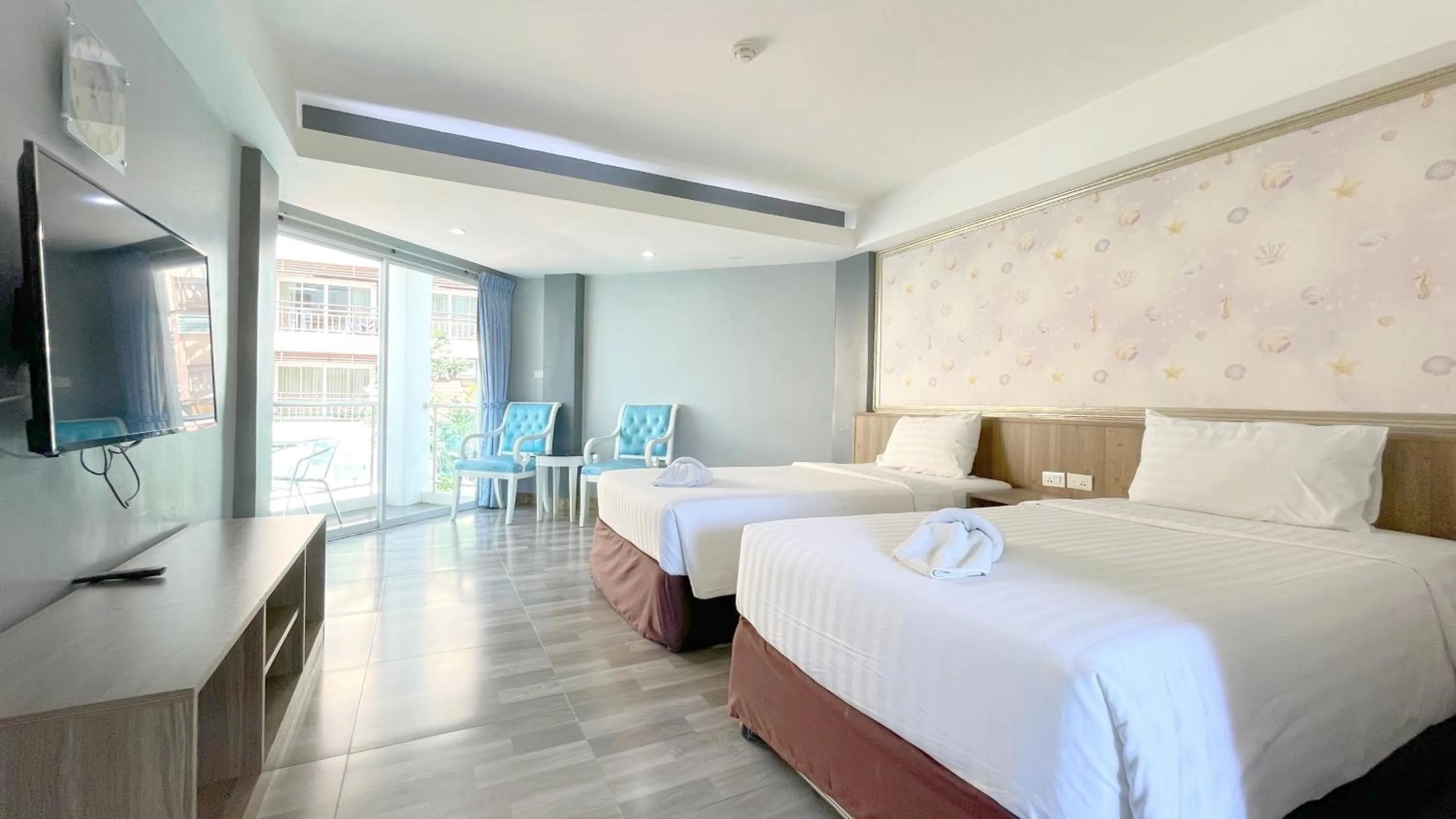 Bedroom, Bed in Dragon Beach Resort , Jomtien Beach Pattaya