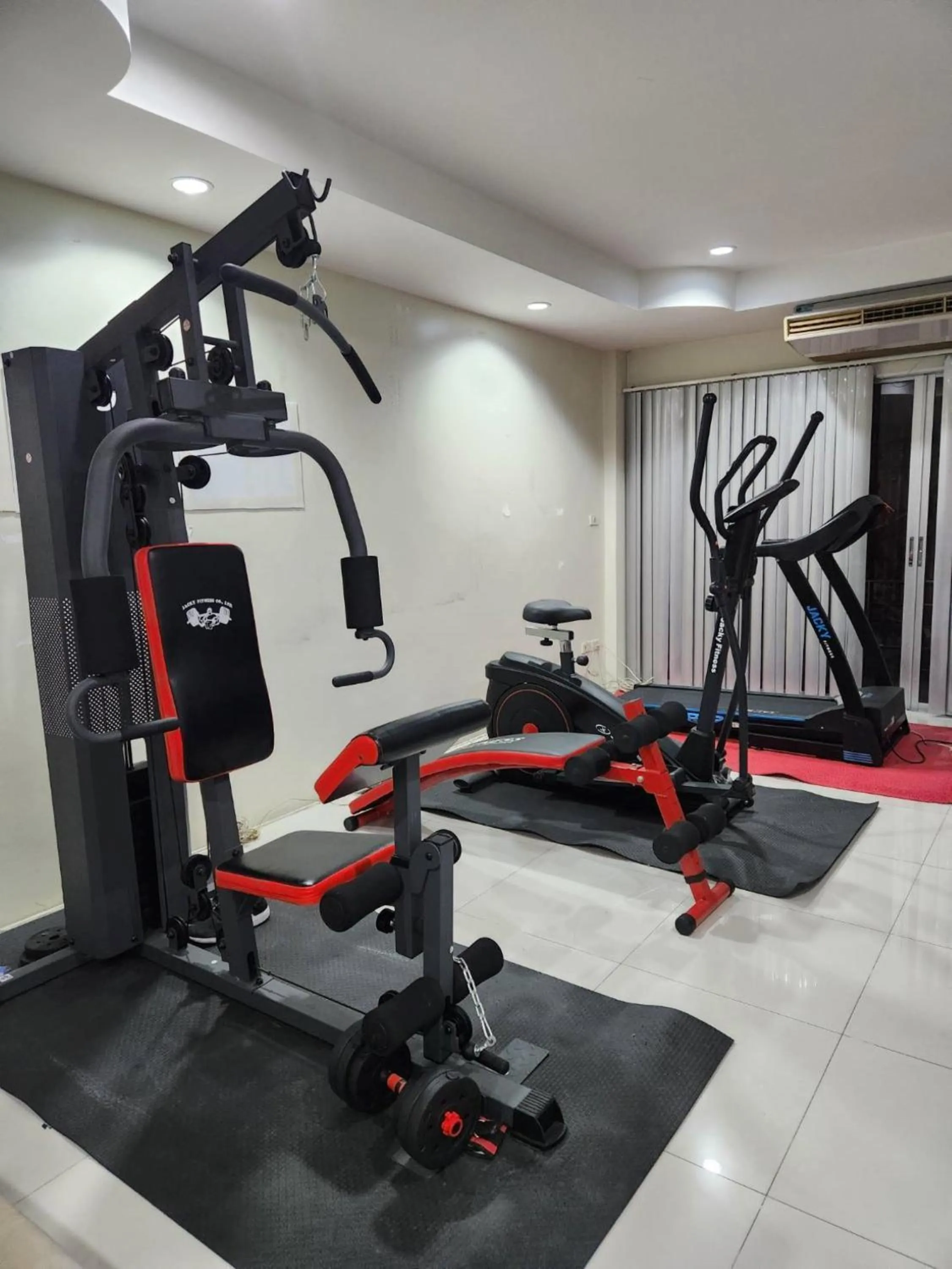 Fitness centre/facilities in Dragon Beach Resort , Jomtien Beach Pattaya