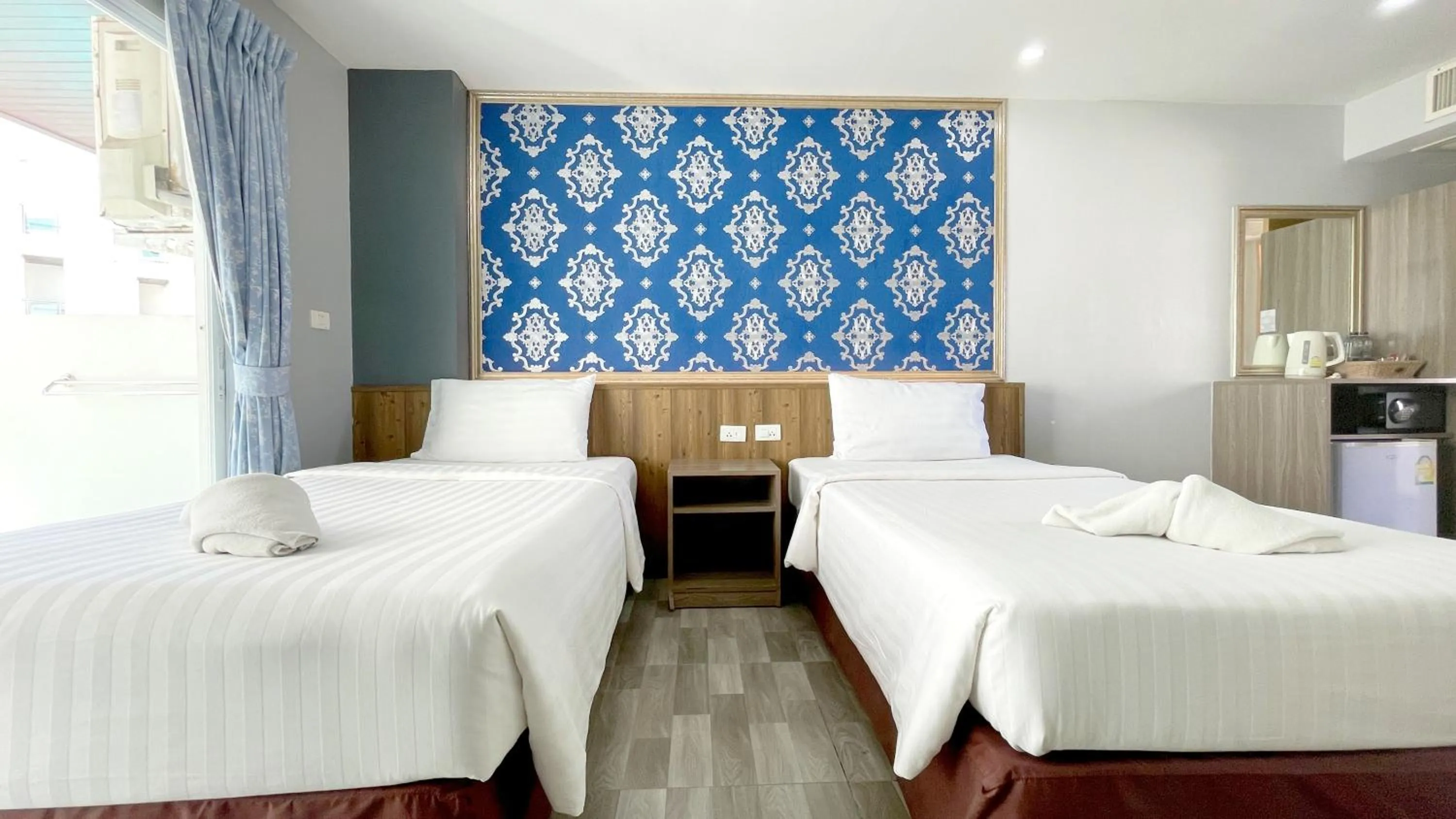 Bed in Dragon Beach Resort , Jomtien Beach Pattaya