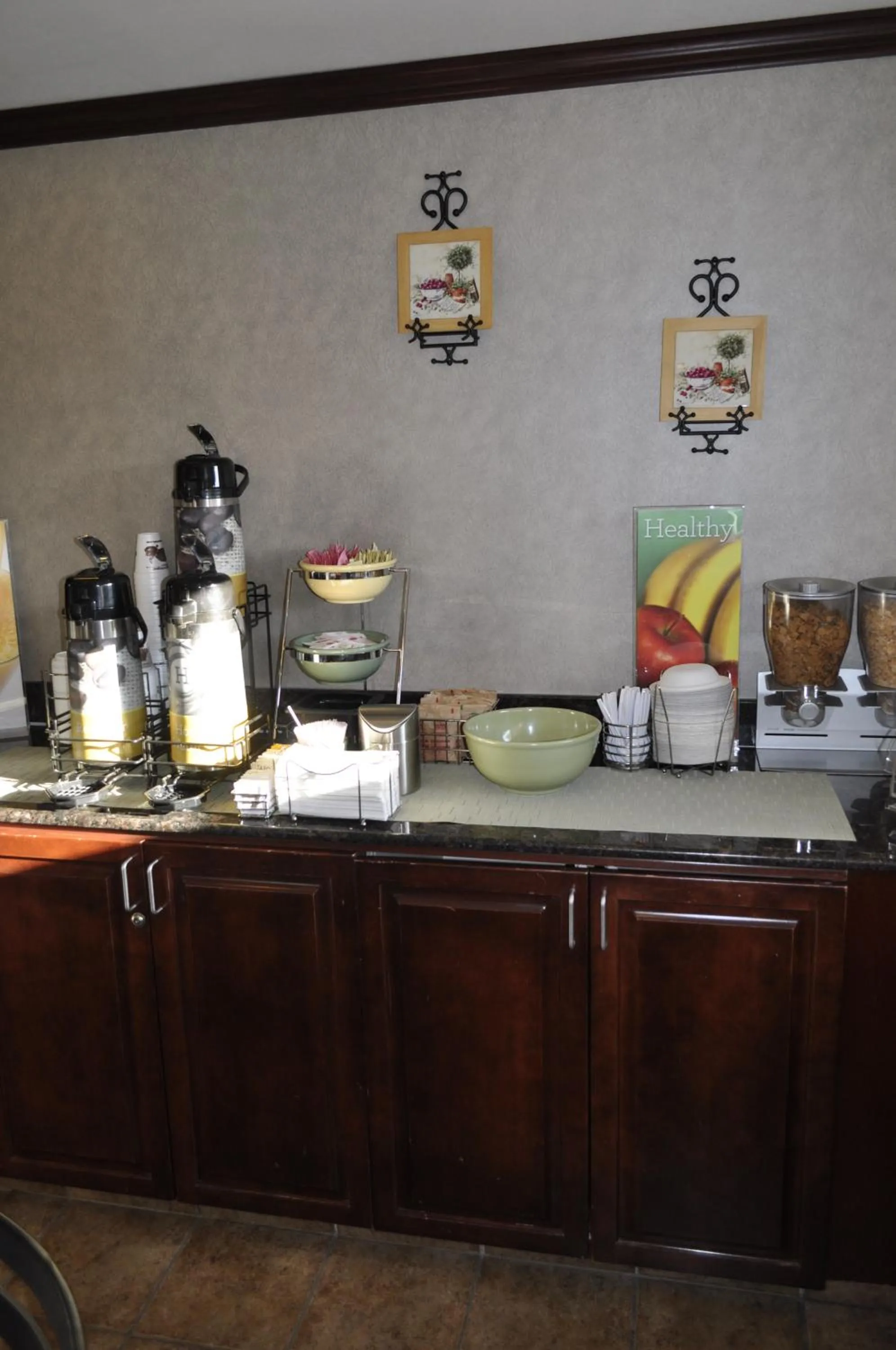 Restaurant/places to eat in Uptown Inn