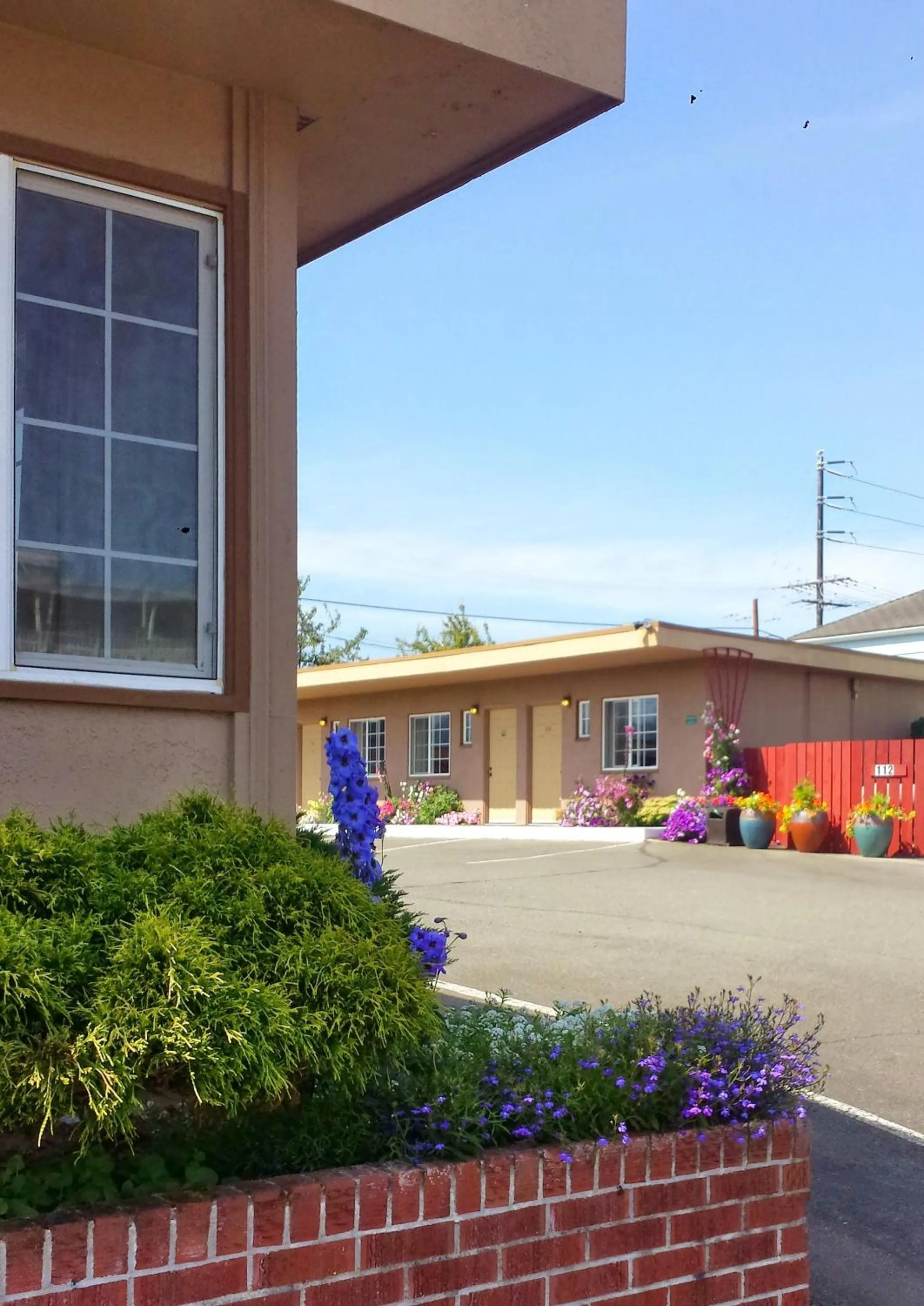 Facade/entrance in Uptown Inn