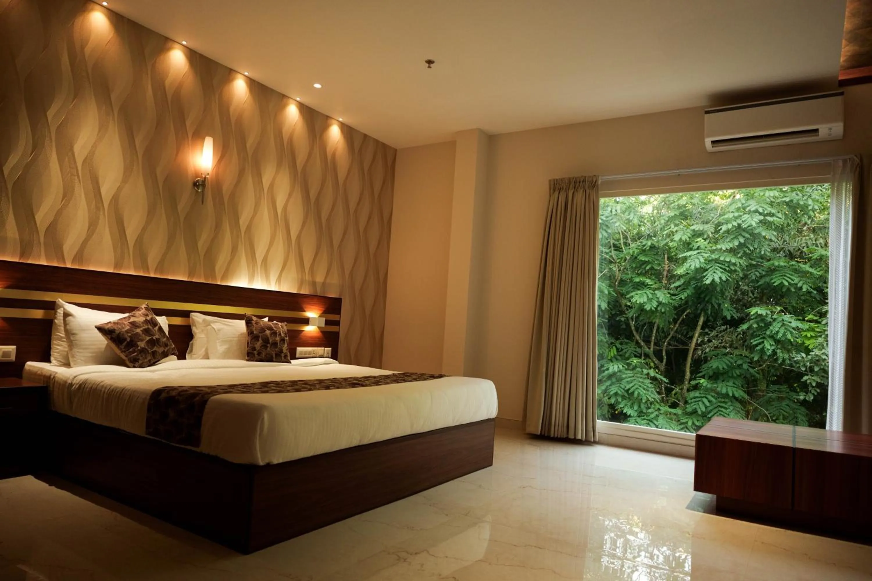 Photo of the whole room, Bed in Valluvanad Residency